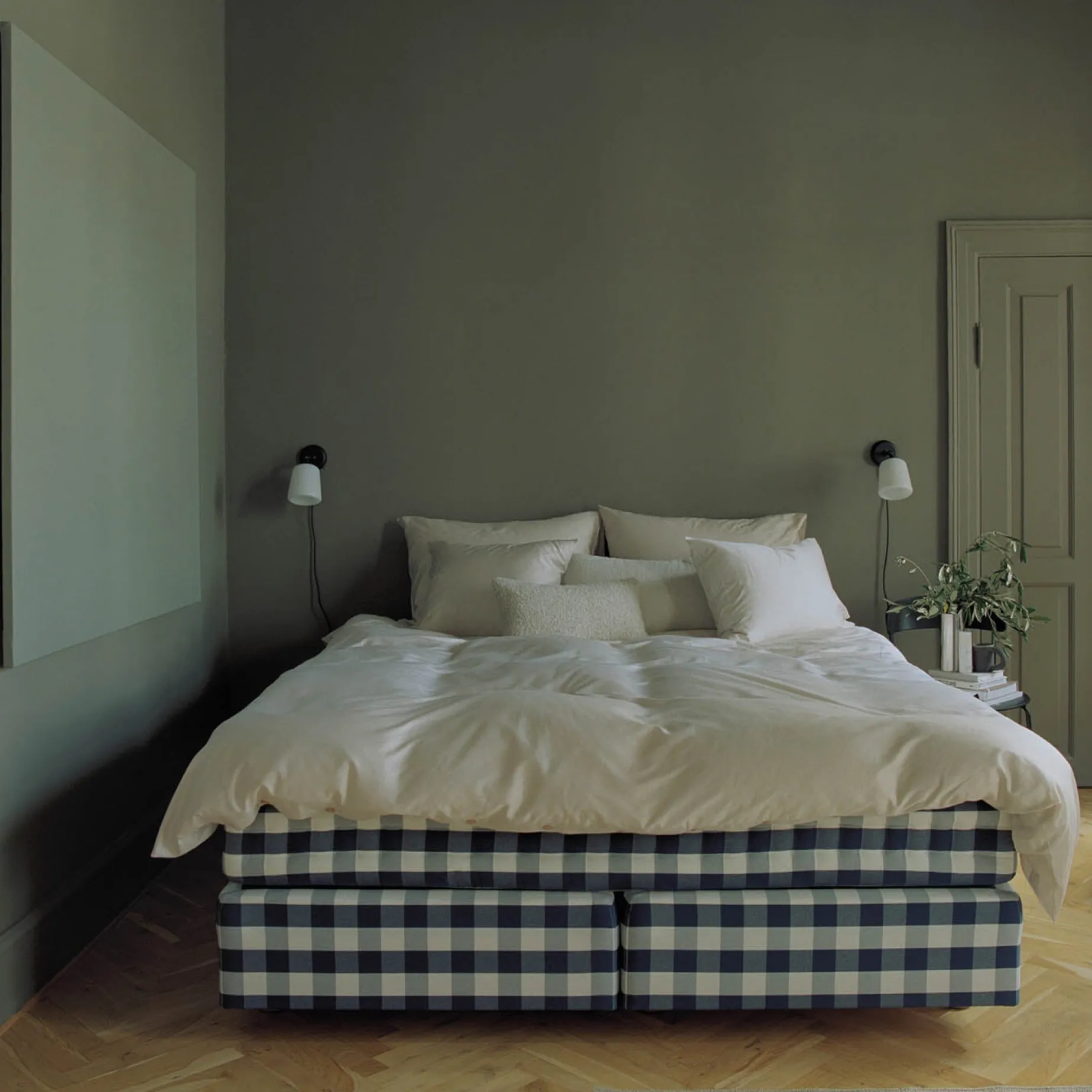 Material wall | smoked oak