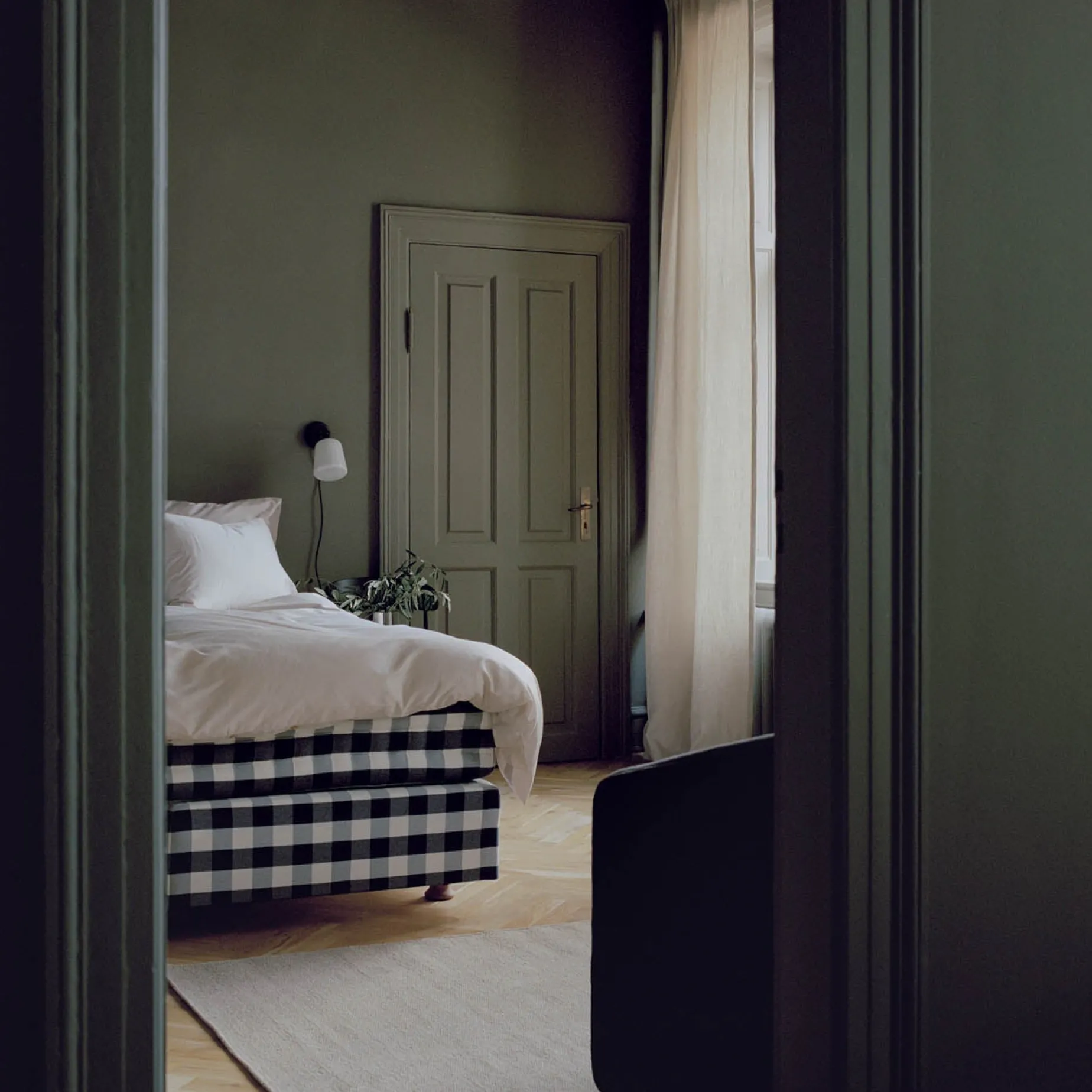 Material wall | smoked oak