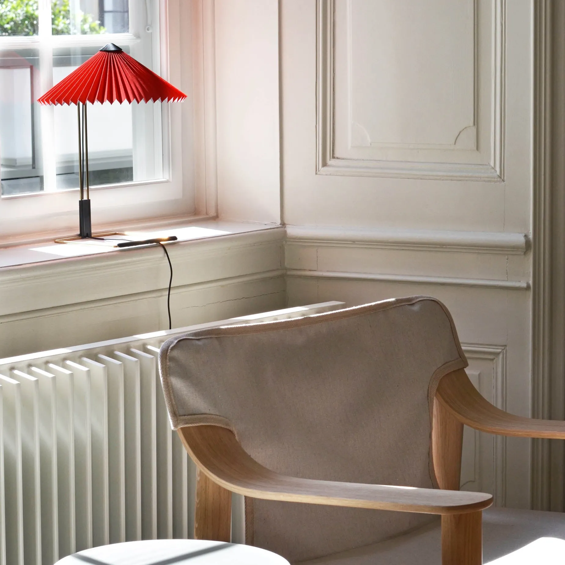 Matin table ⌀38 | bright red