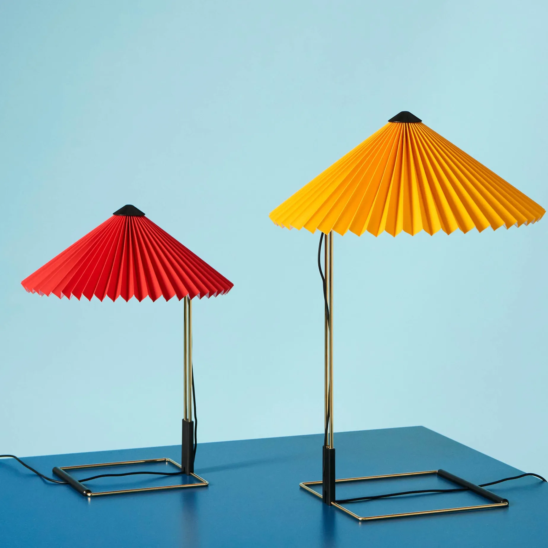 Matin table ⌀38 | bright red