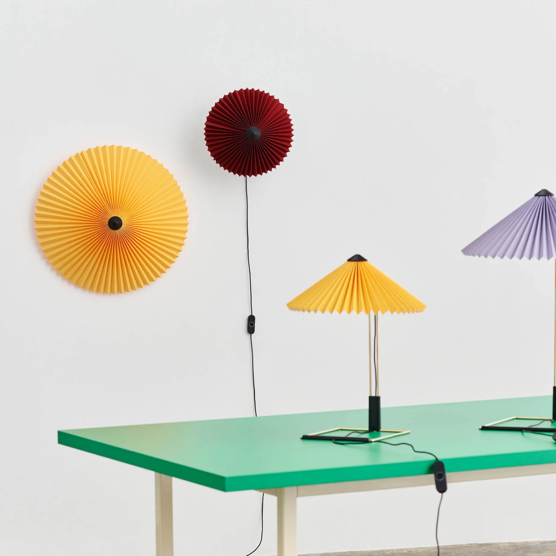 Matin table ⌀38 | bright red