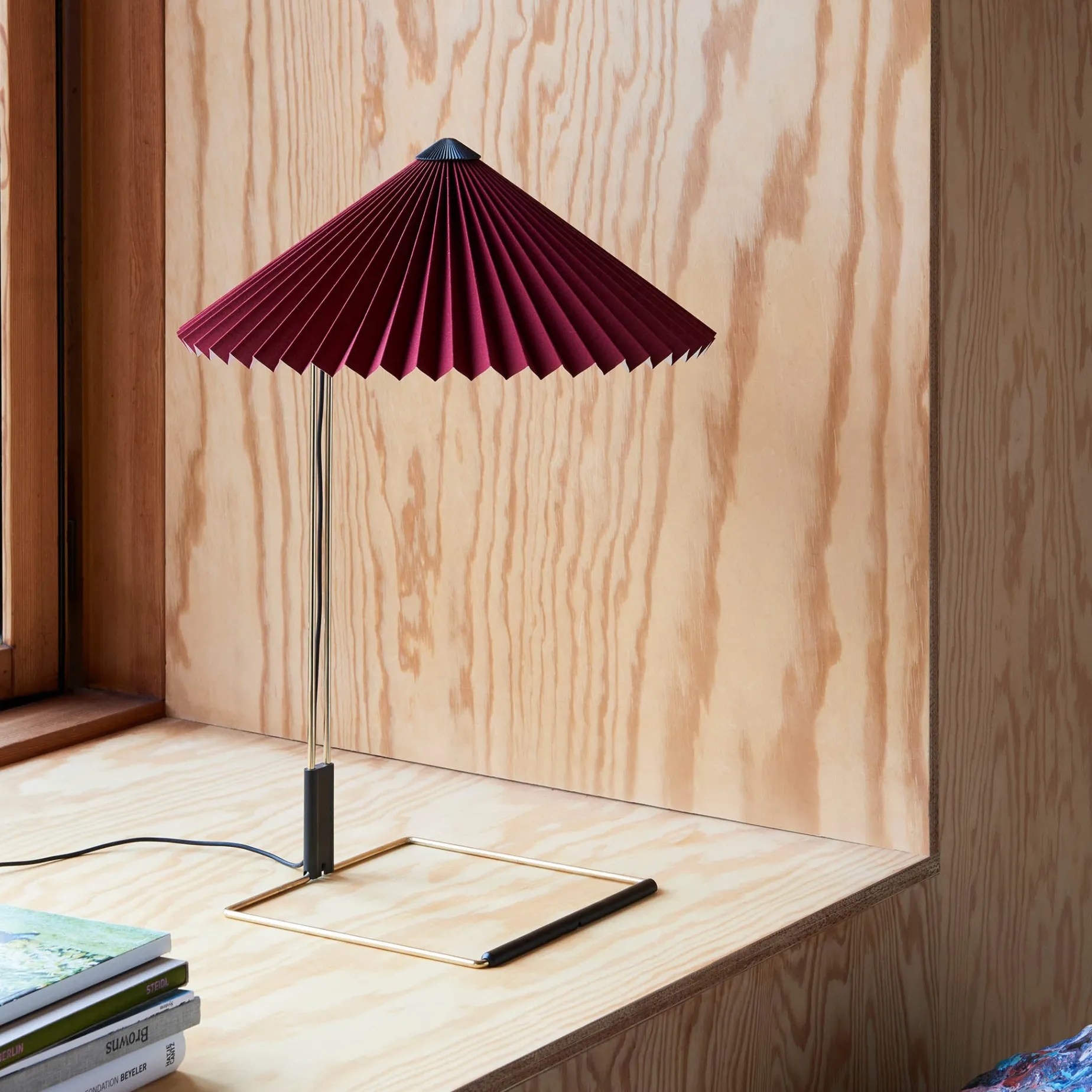 Matin table ⌀38 | bright red