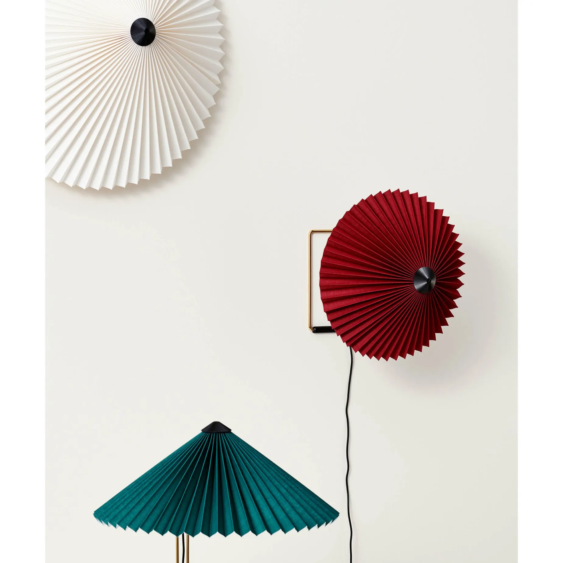 Matin table ⌀38 | bright red