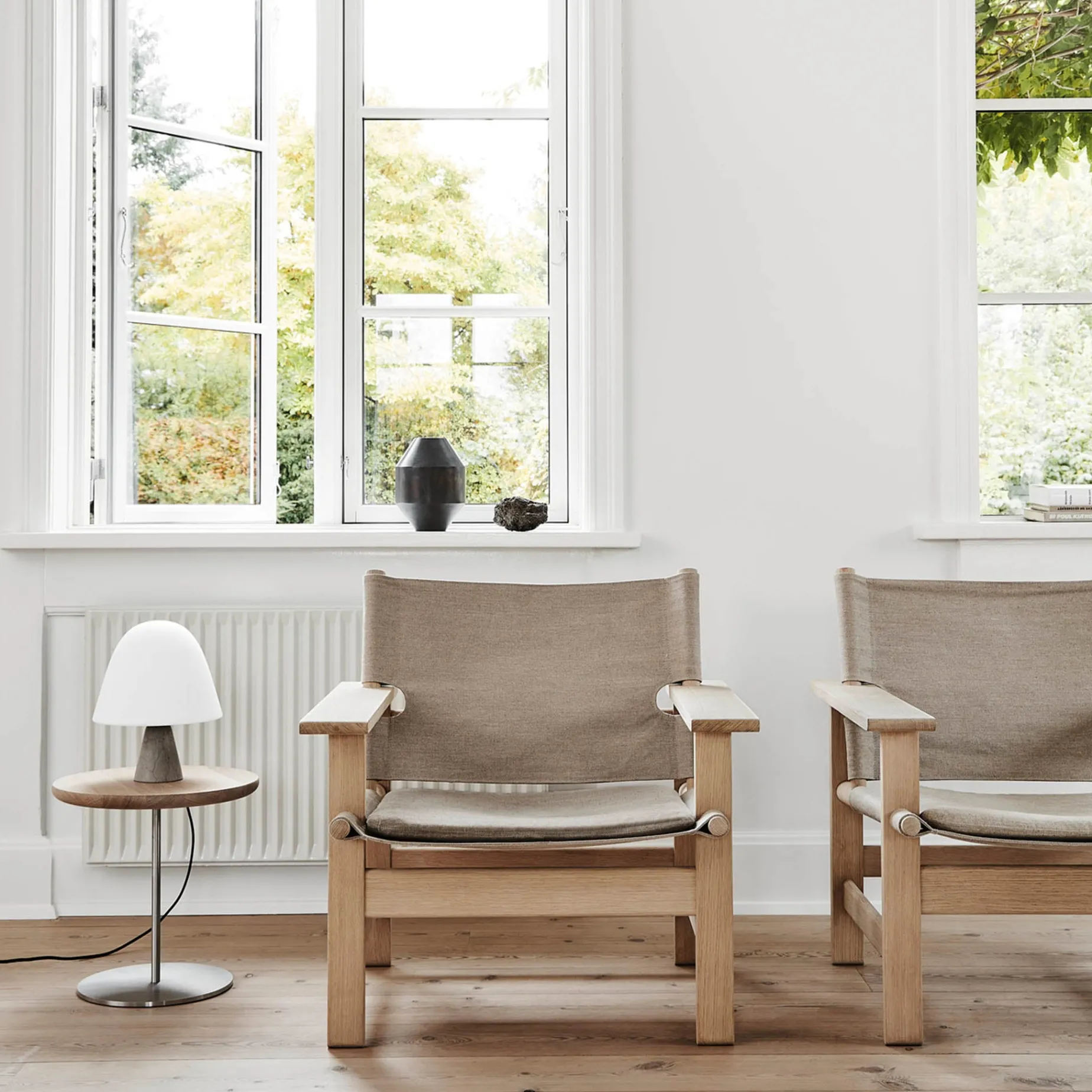 Meadow table | dark atlantico limestone opal white