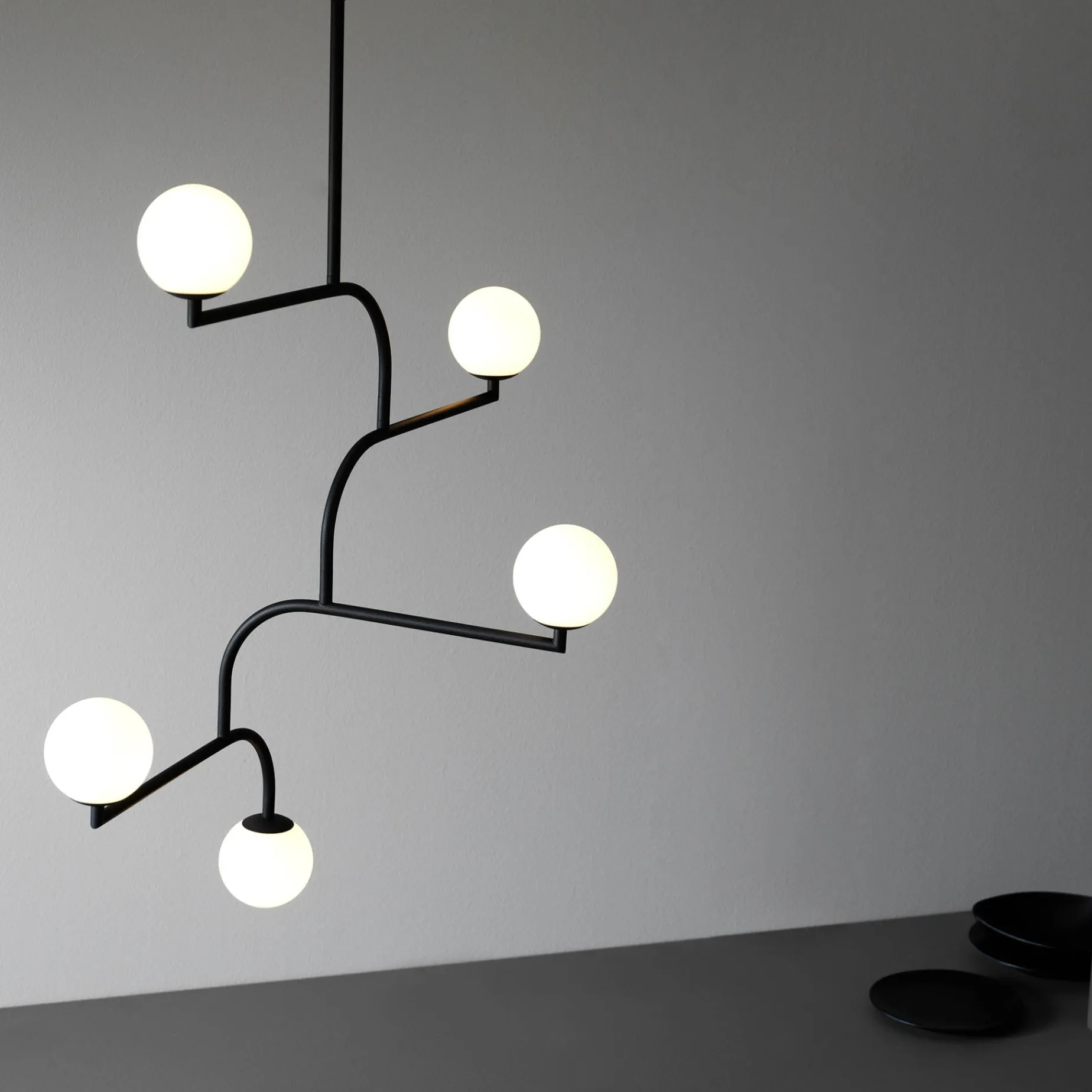 Mobil chandelier 70 | brass