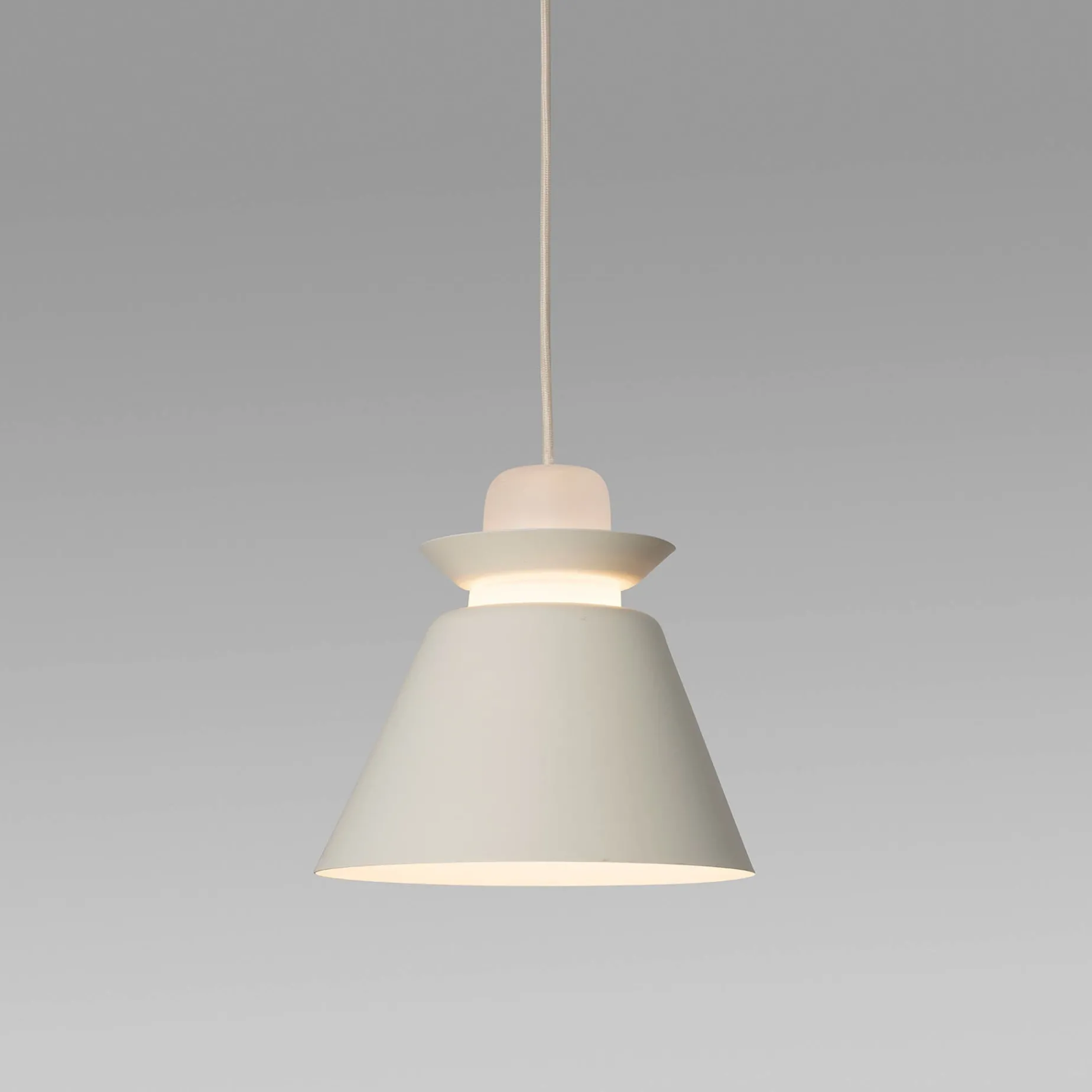 Naos pendant 40 | beige
