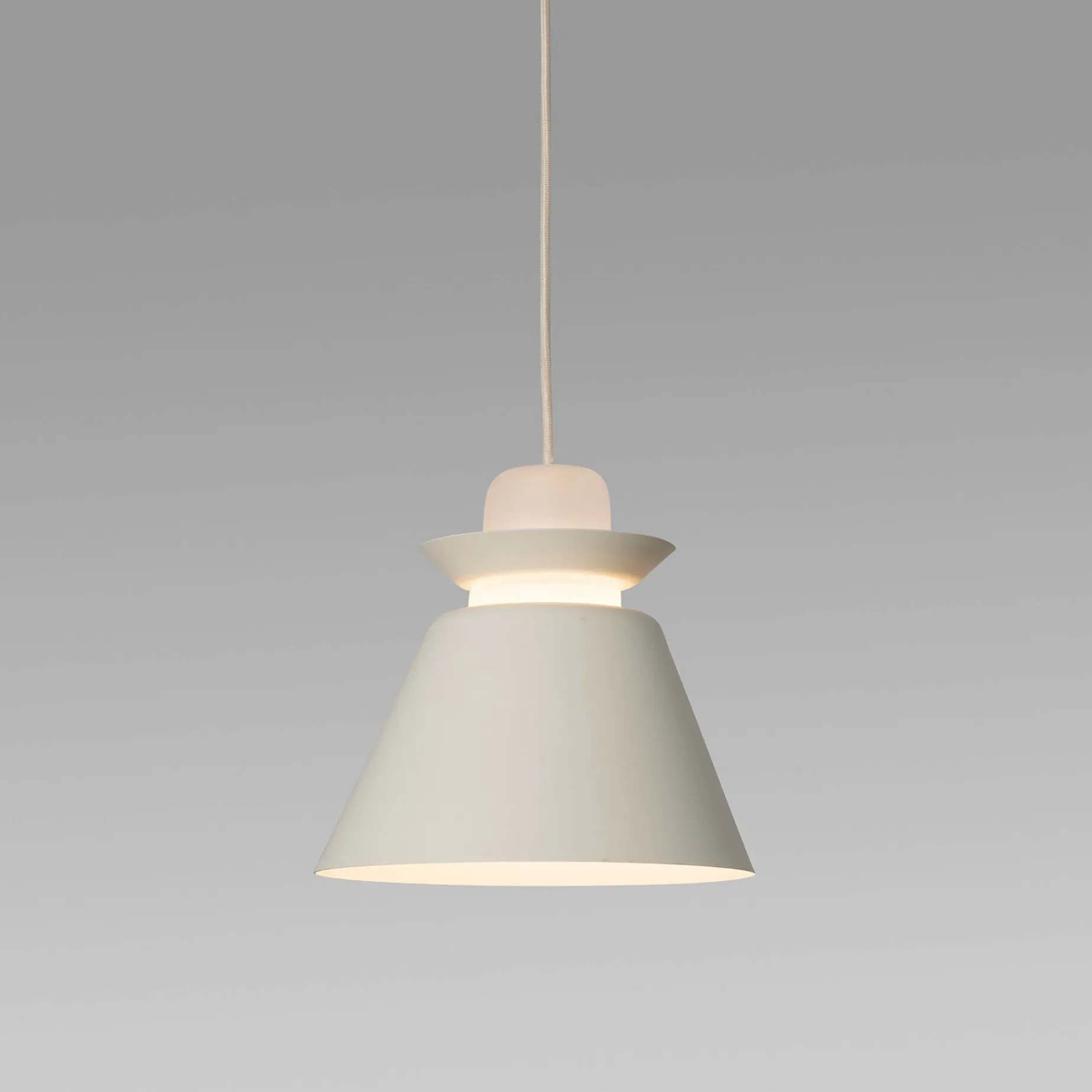 Naos pendant 23 | beige