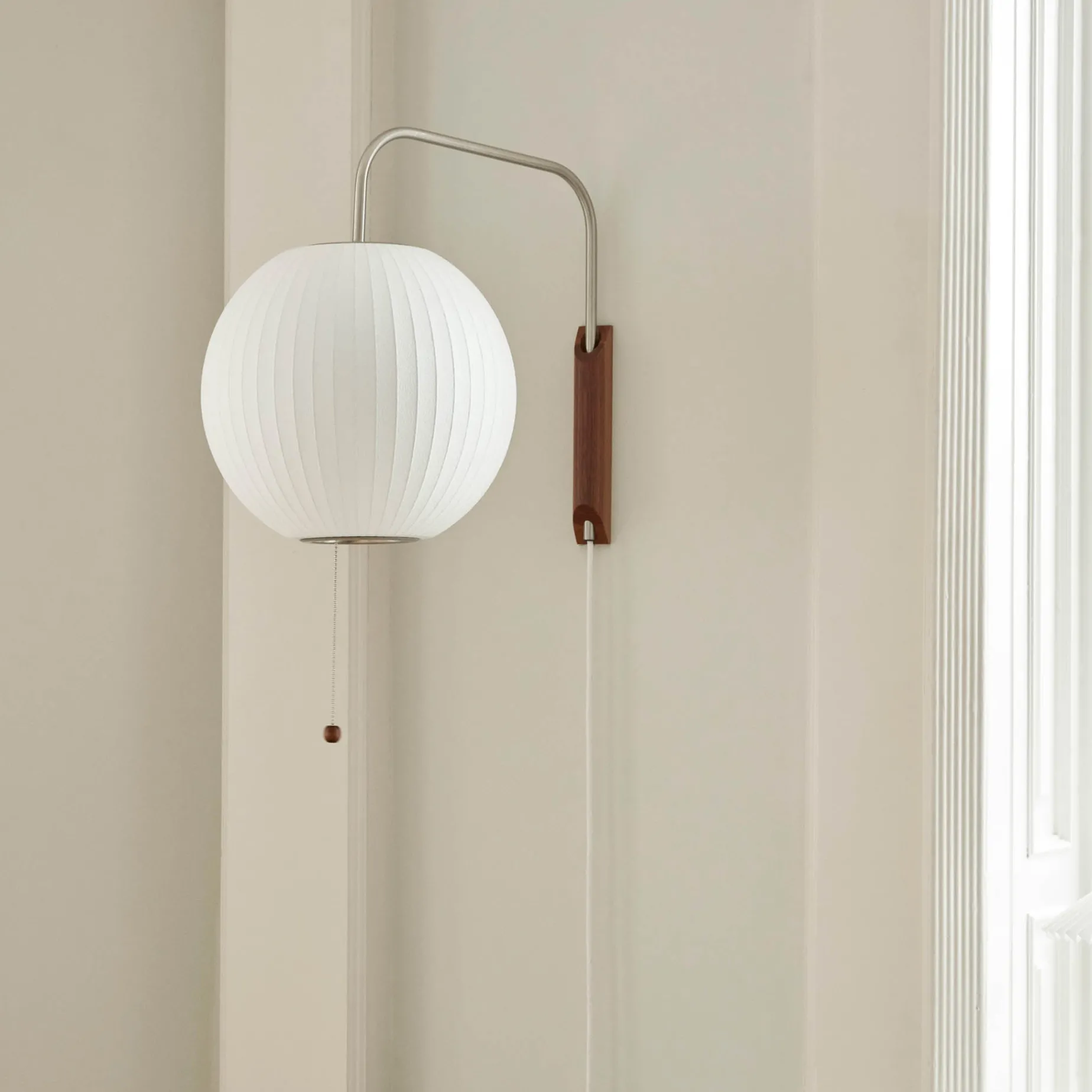 Nelson saucer wall lamp | off-white