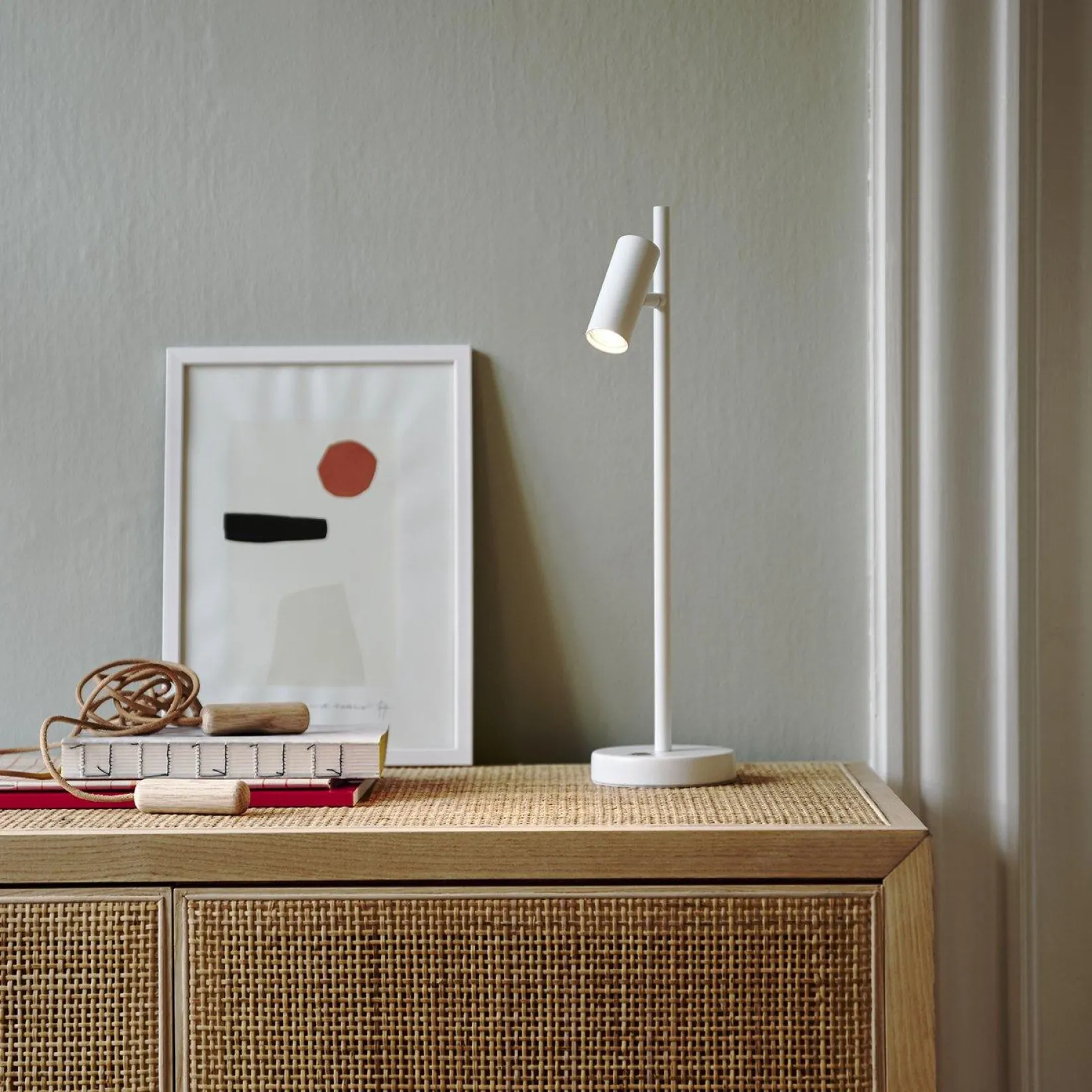 Omari table | white