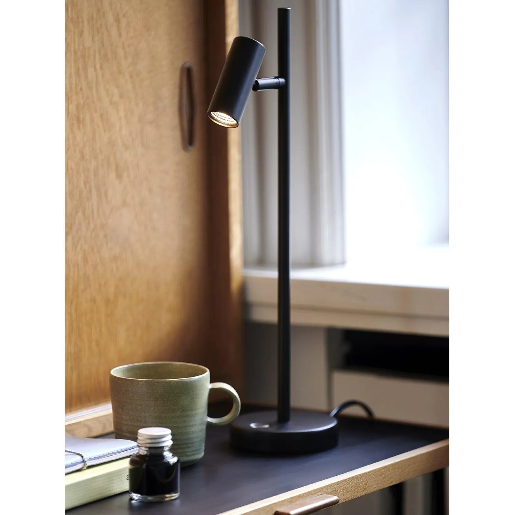Omari table | white