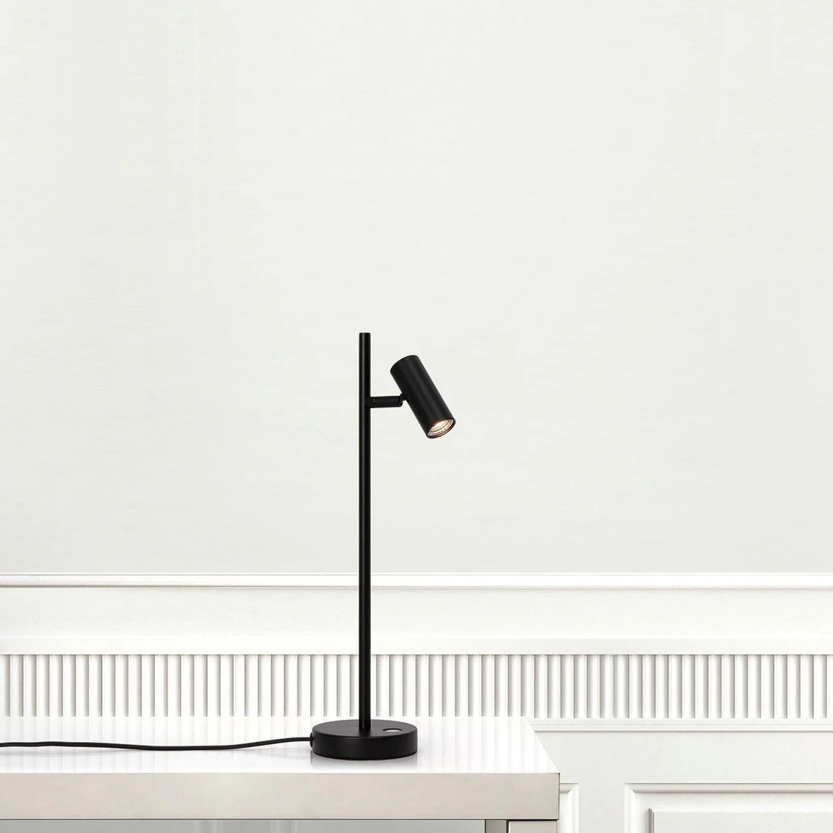 Omari table | white