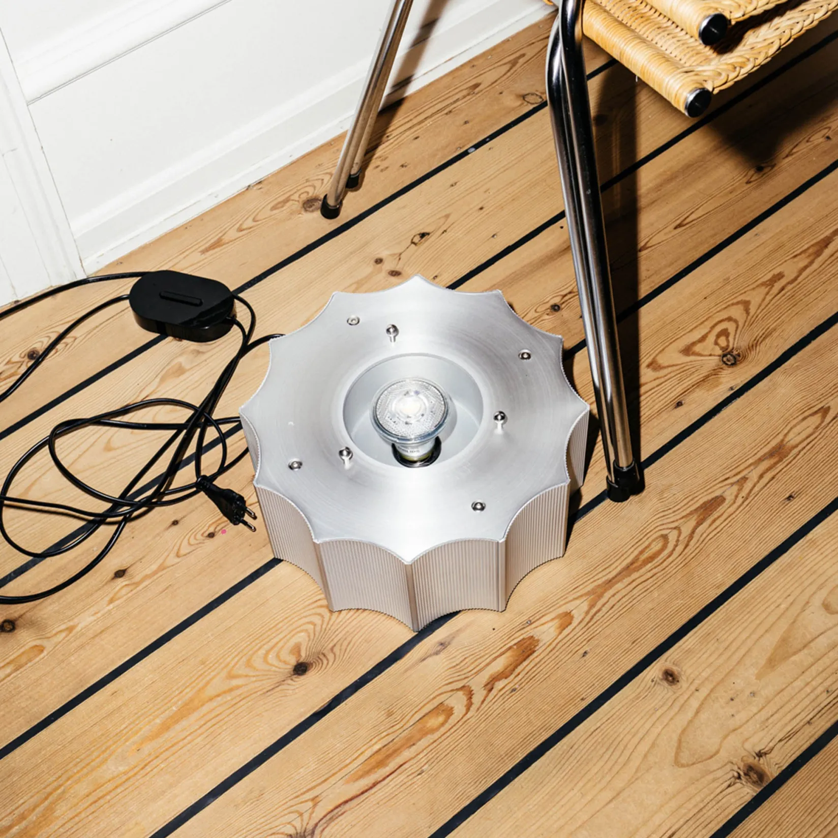 One meter | cocoon and aluminium