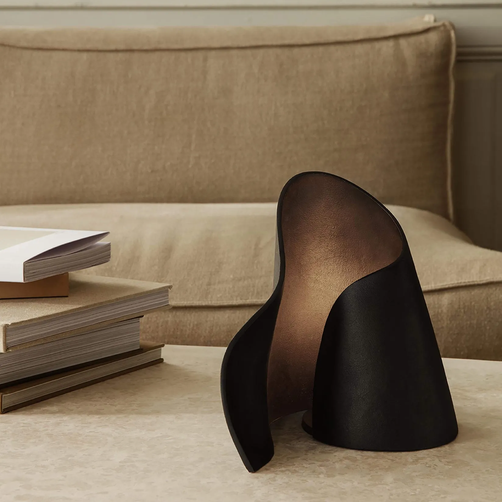 Oyster table | black