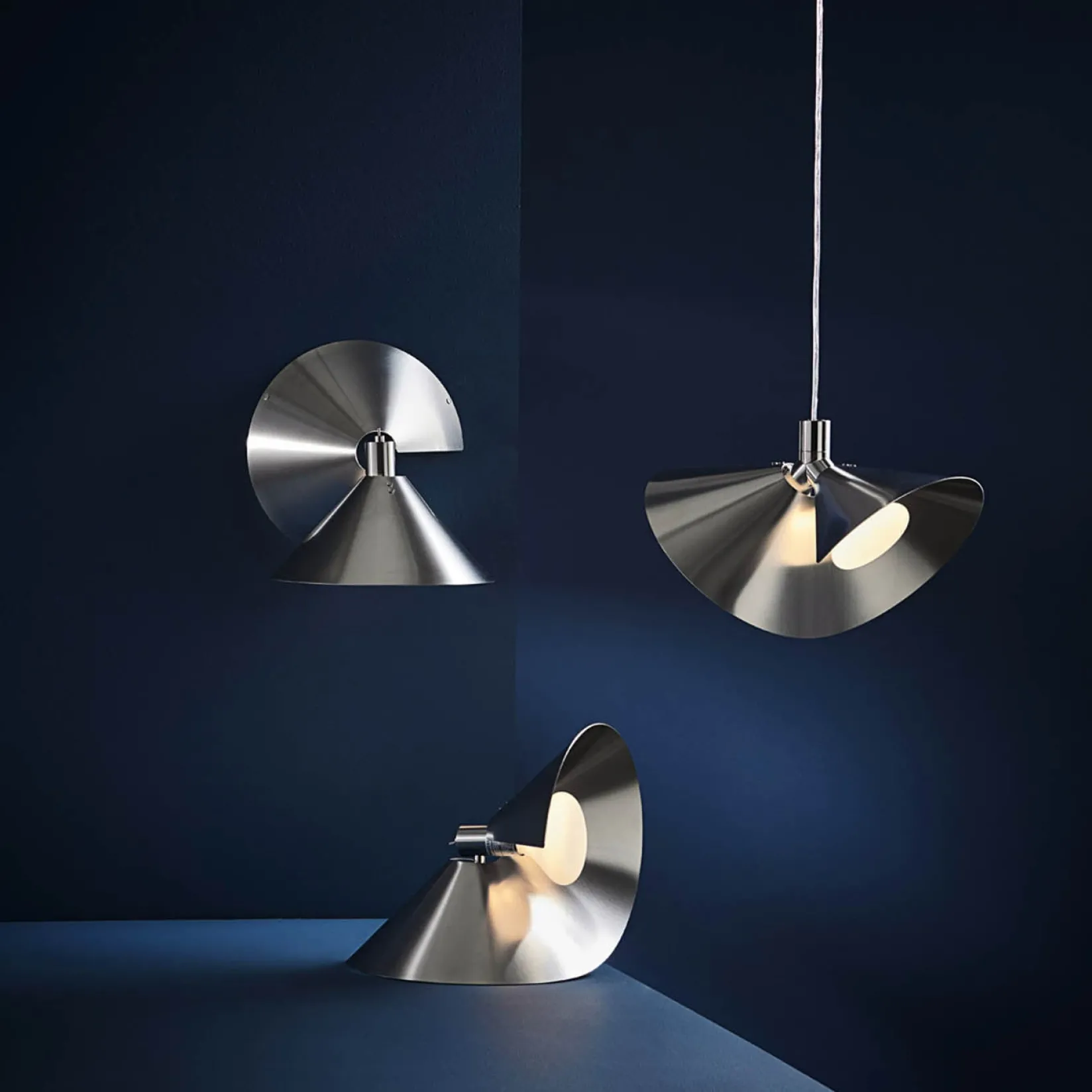 Peel wall | brushed stainless steel