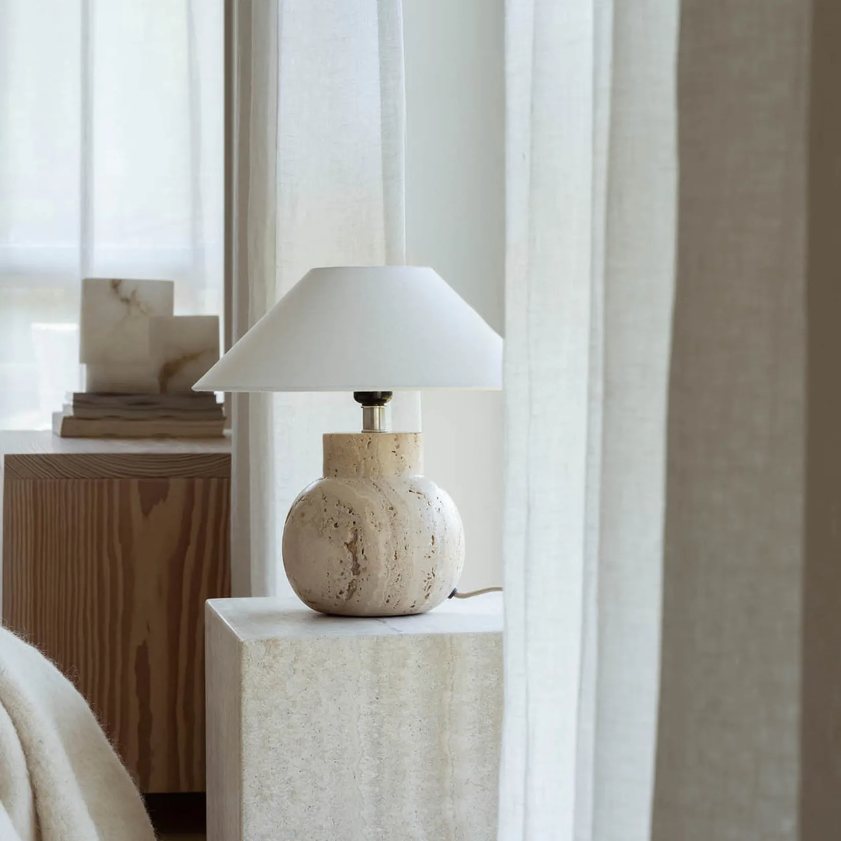 Pella table | sandstone
