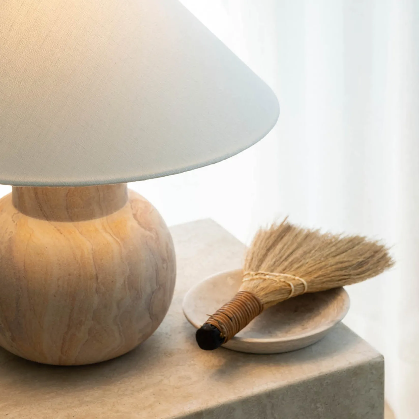 Pella table | travertine