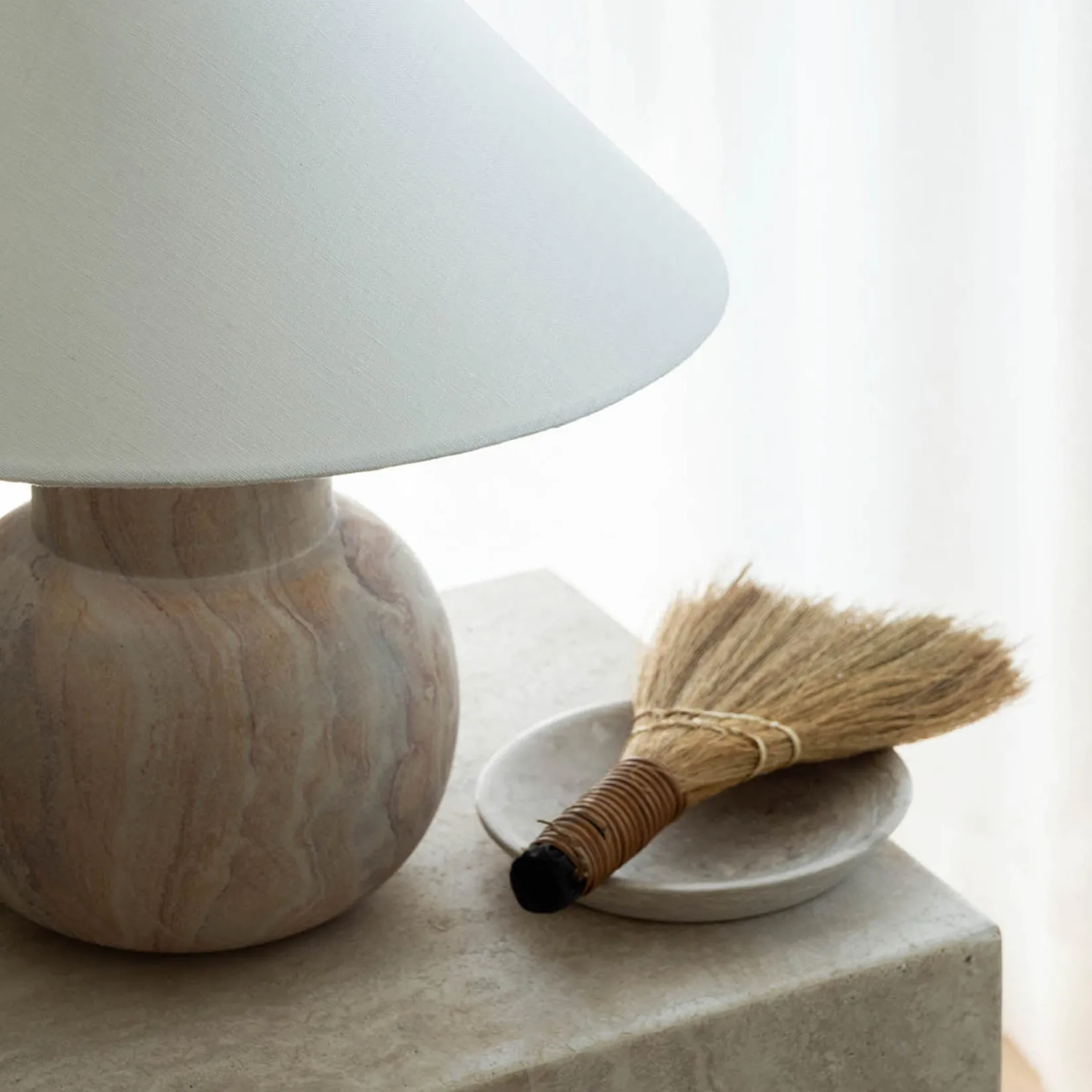Pella table | travertine