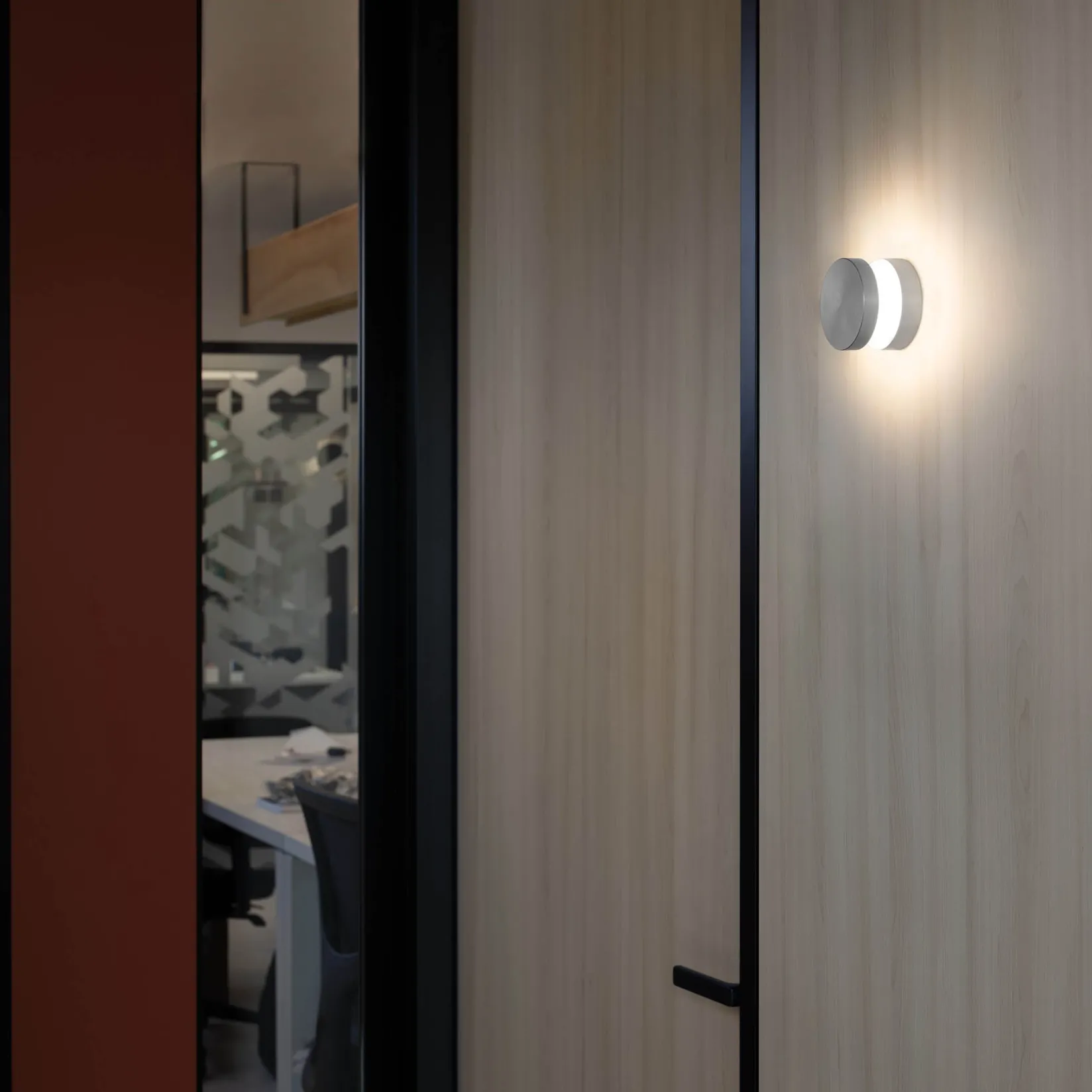 Pik 80 wall | black anodized aluminium