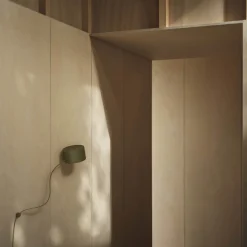 Post wall lamp | brown green