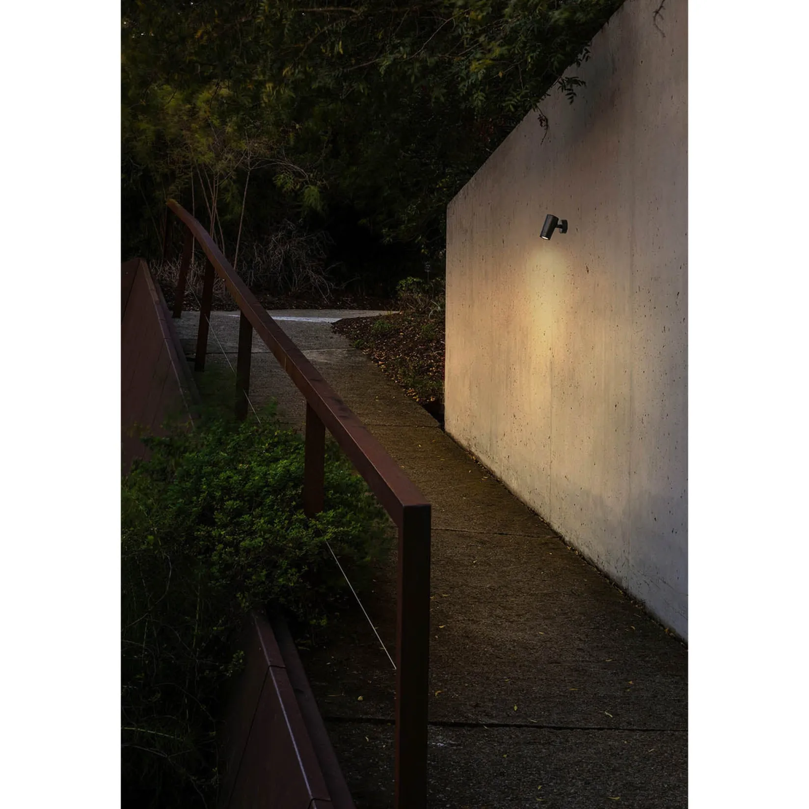 Puk projector ⌀59 | black seaside