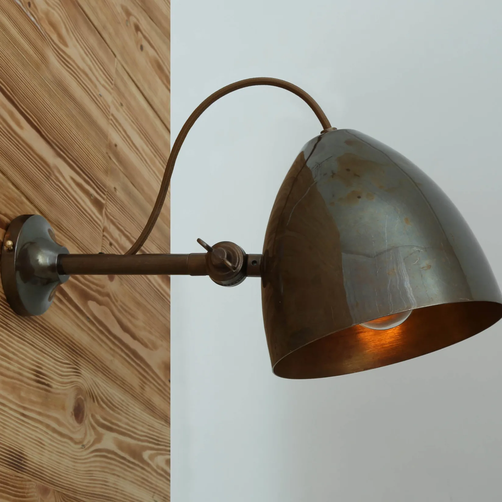 Quito wall adjustable | antique brass