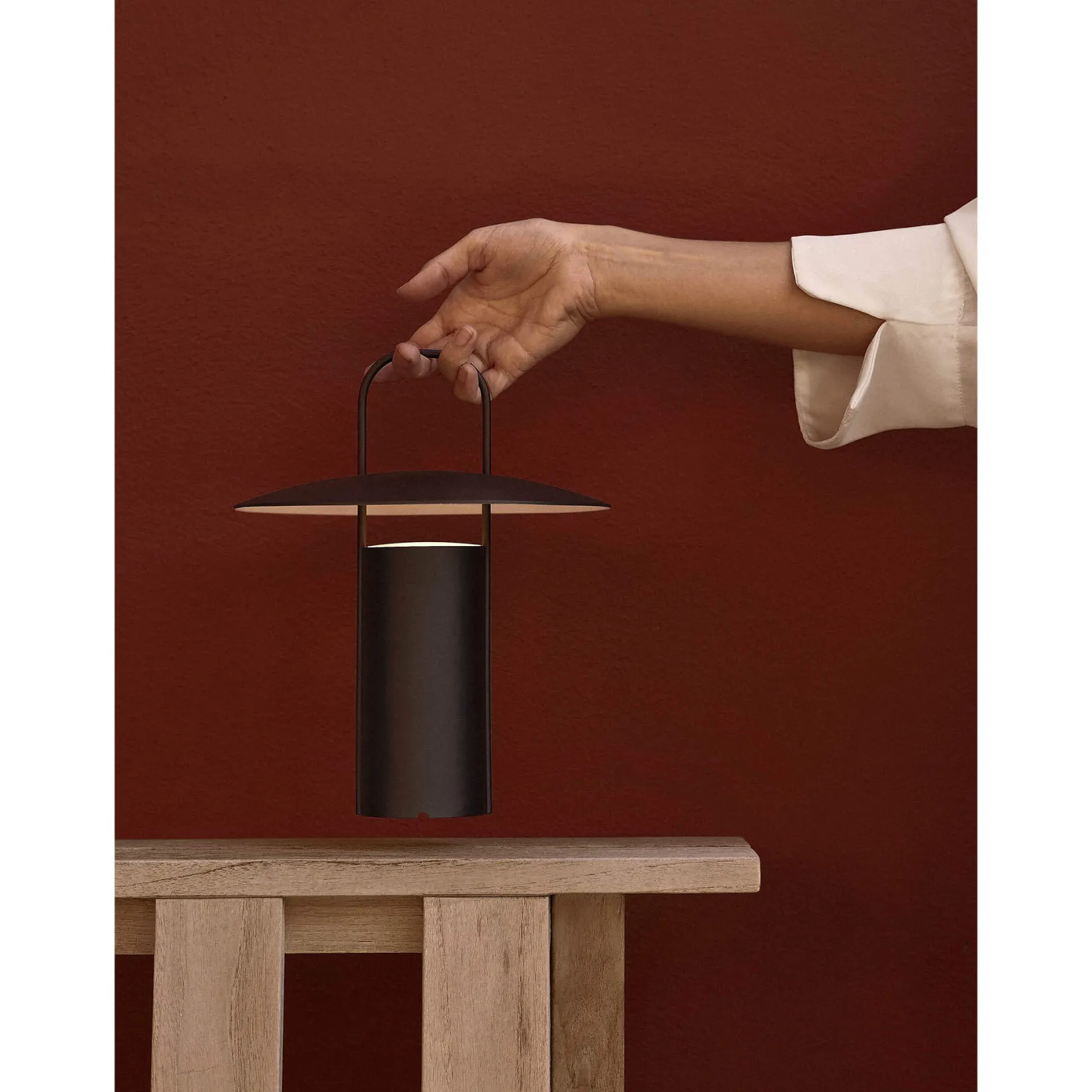 Ray portable table lamp | black