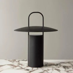 Ray portable table lamp | black