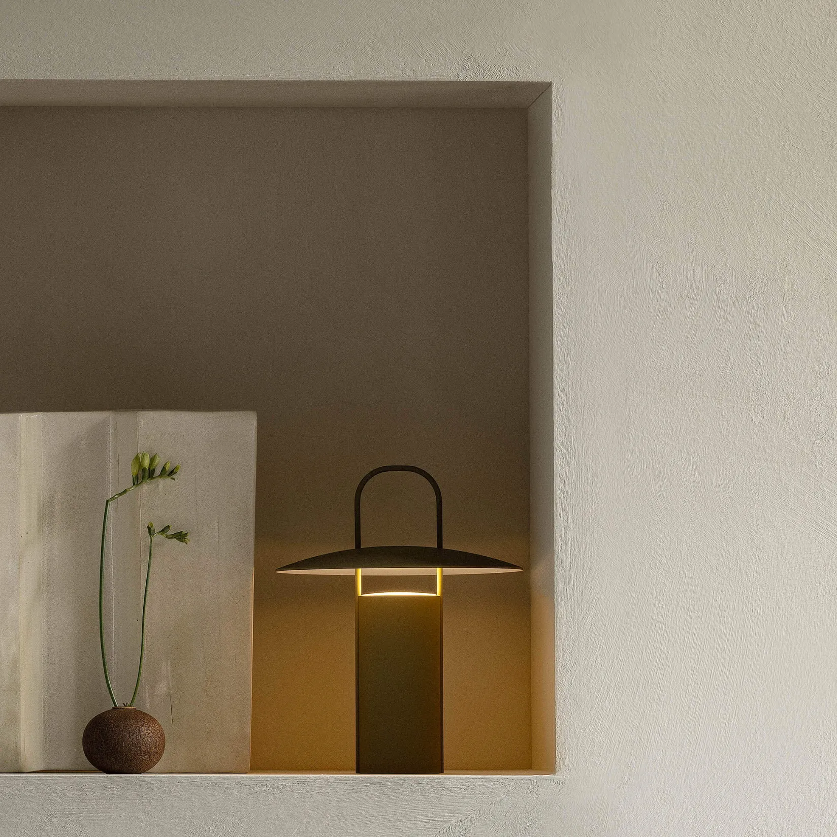 Ray portable table lamp | matte dusty green