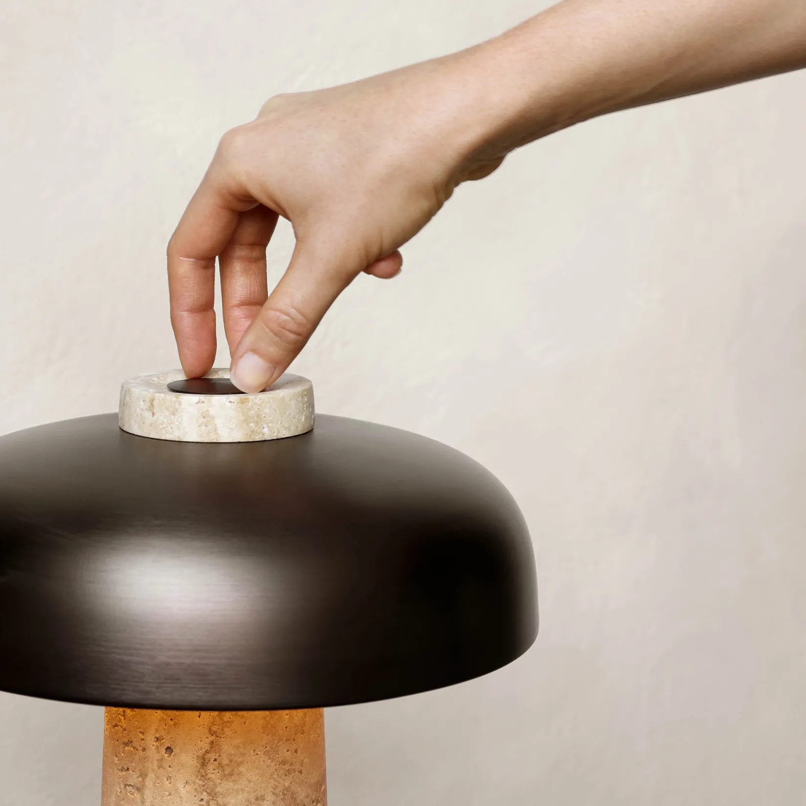 Reverse table lamp | carrara marble and glossy black