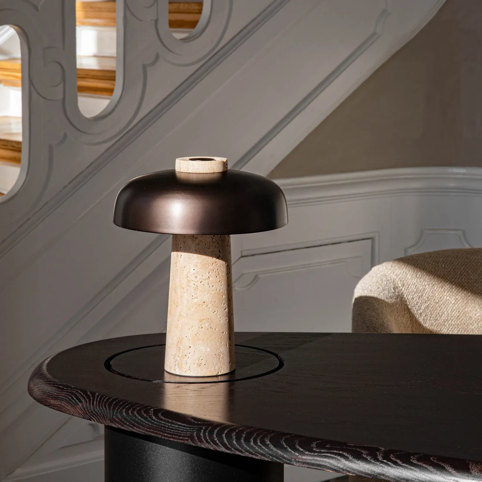 Reverse table lamp | carrara marble and glossy black