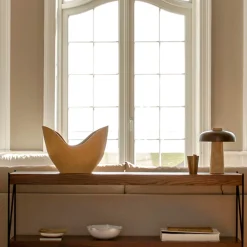 Reverse table lamp | carrara marble and glossy black