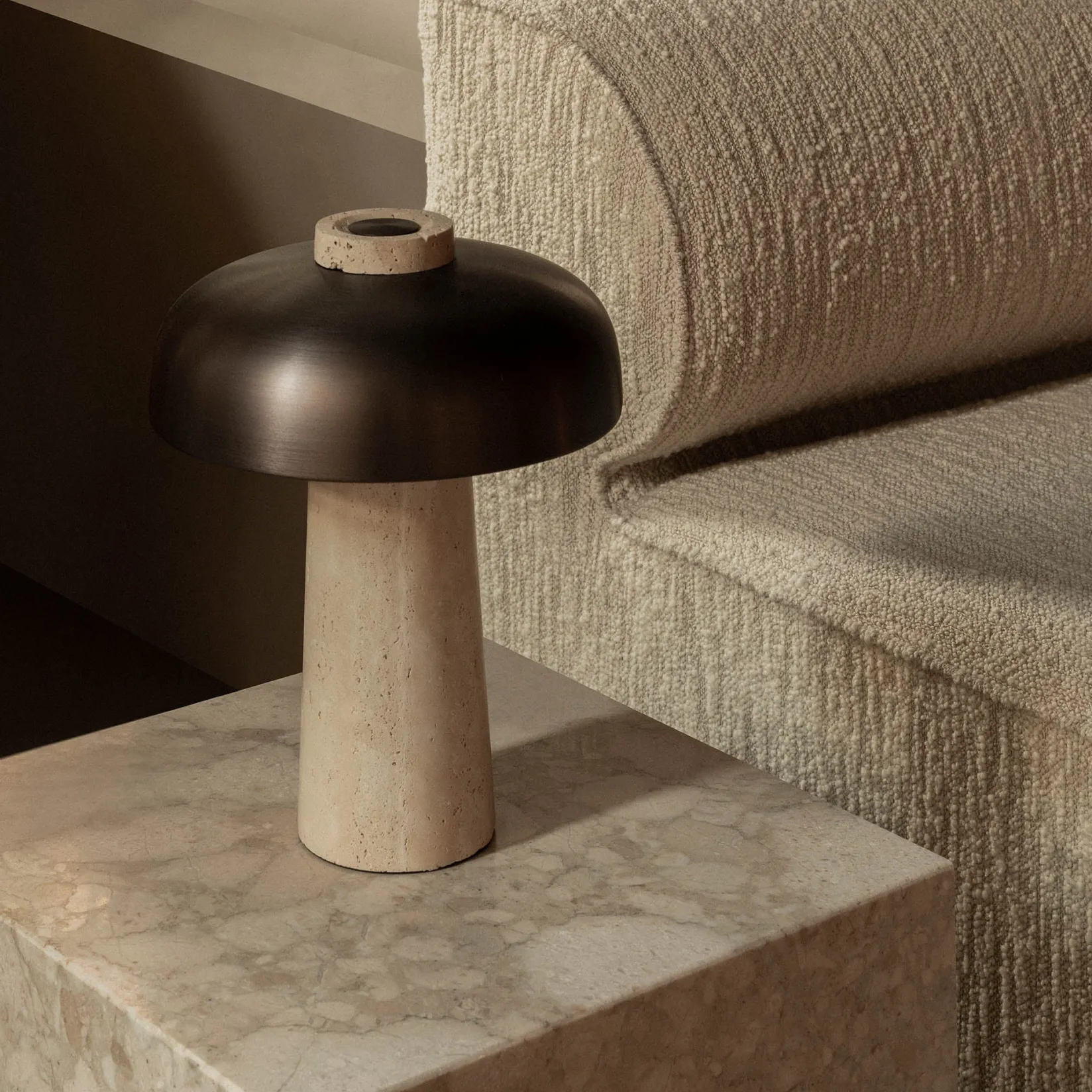 Reverse table lamp | carrara marble and glossy black