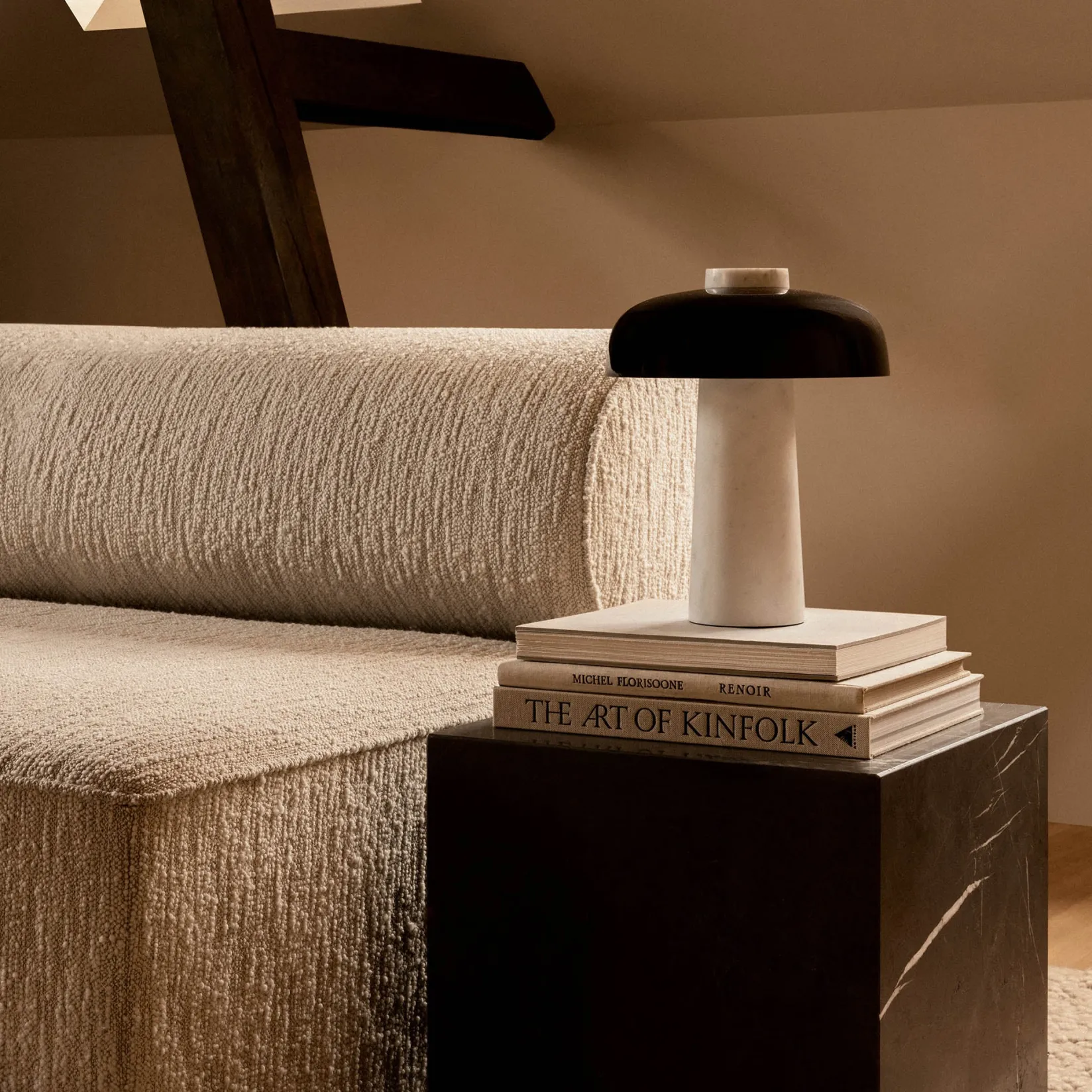 Reverse table lamp | carrara marble and glossy black
