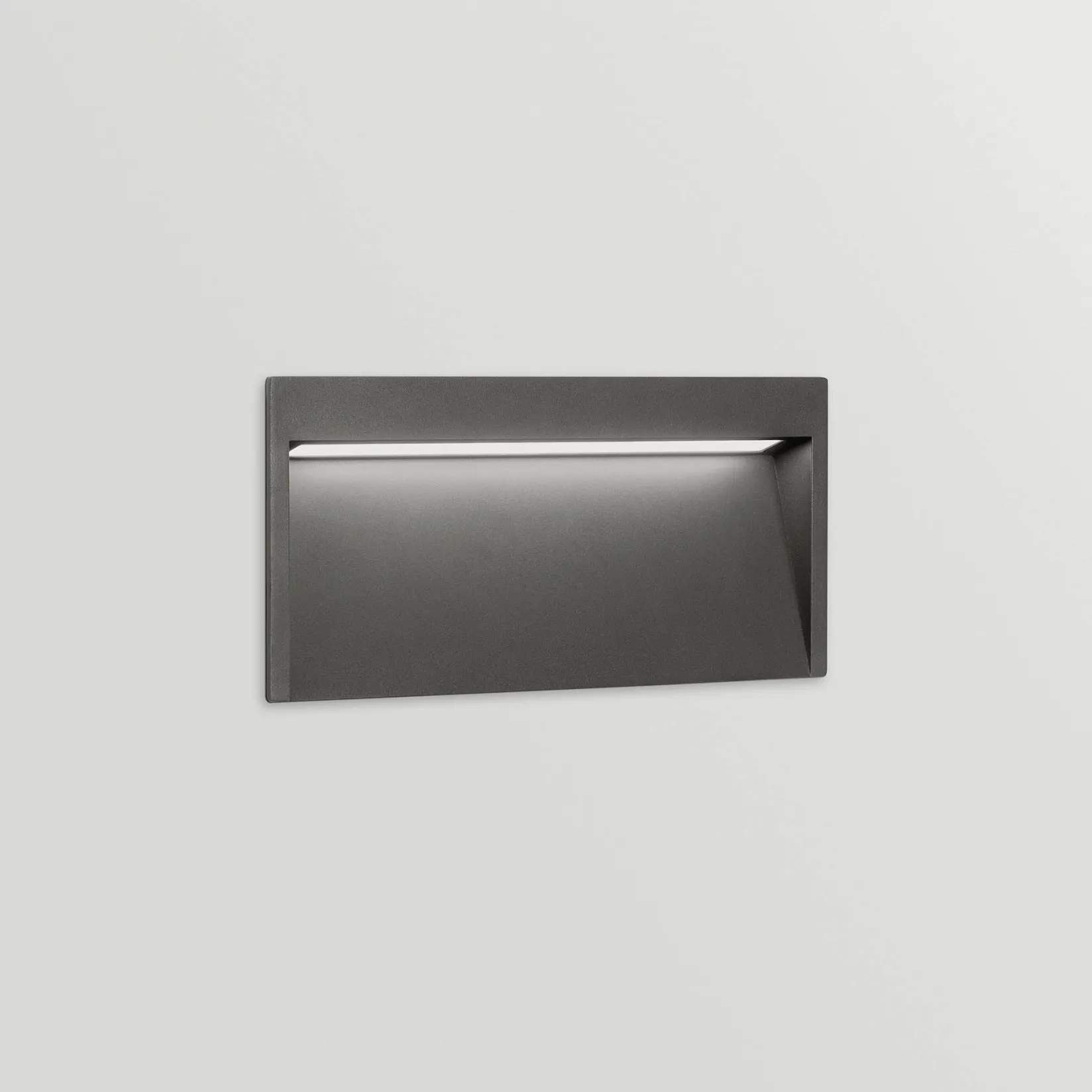 Slim outdoor wall IP65 | textured oxidon