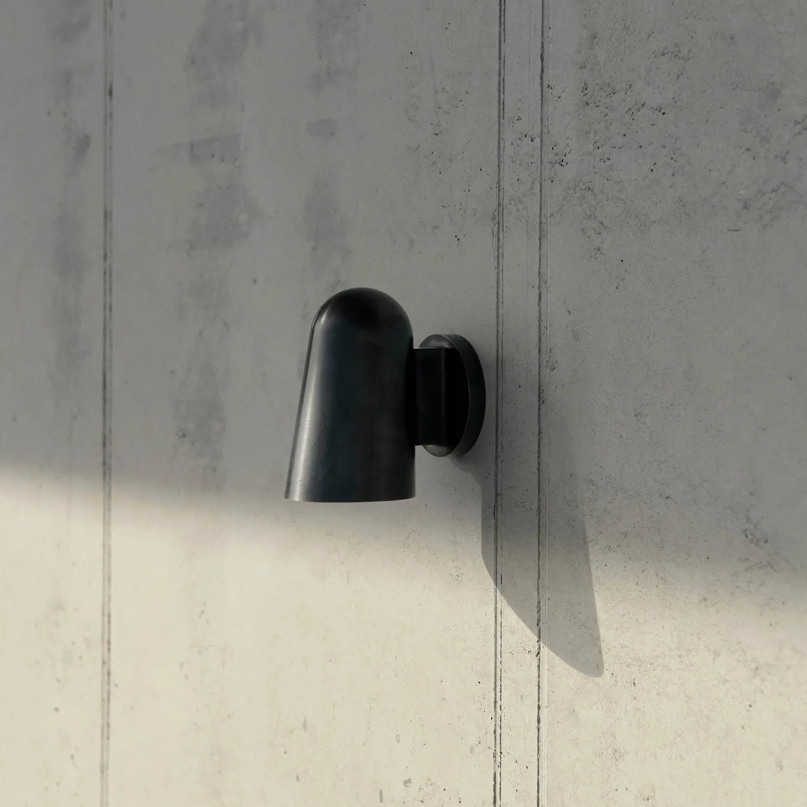 Solid wall SC105 | bronzed brass