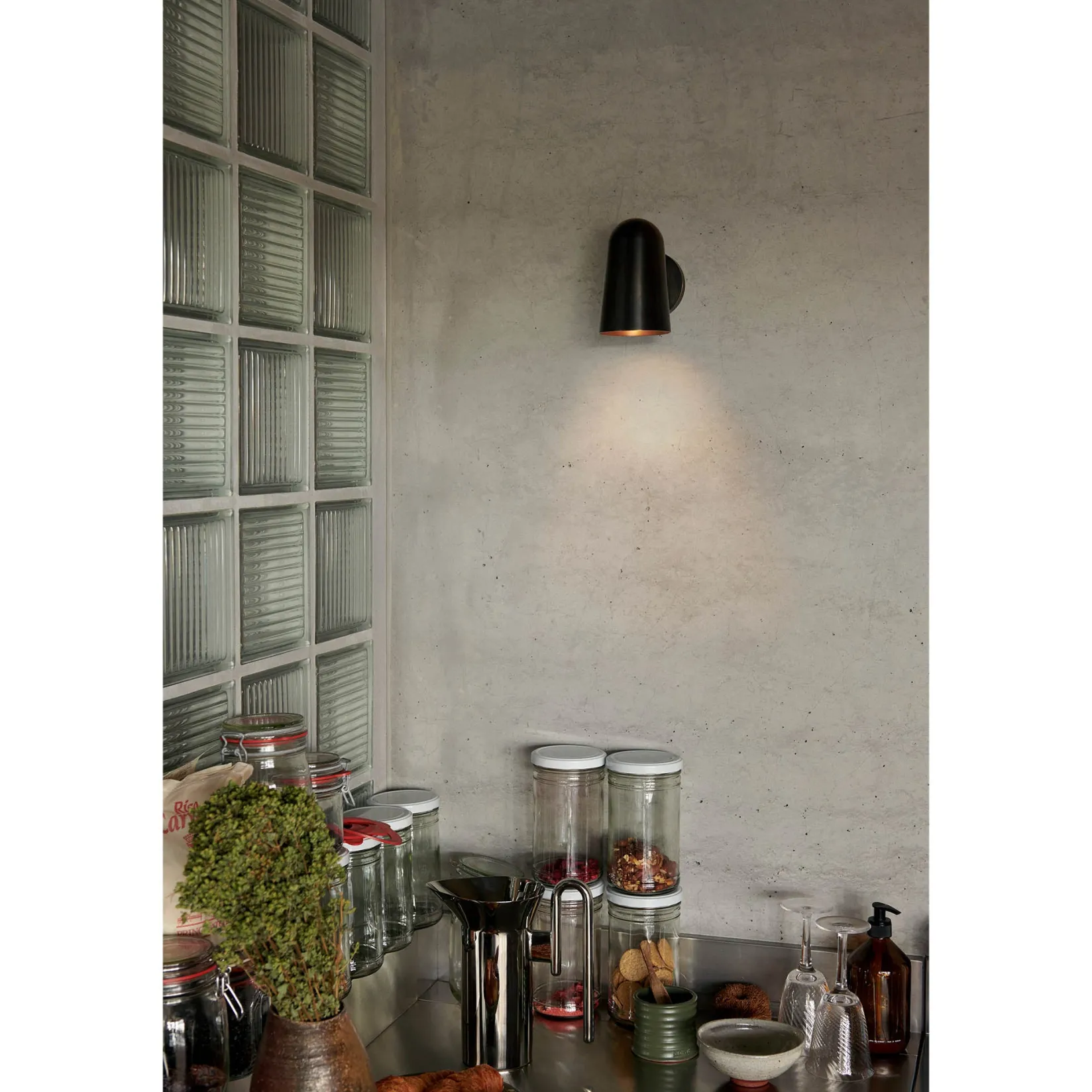 Solid wall SC105 | bronzed brass