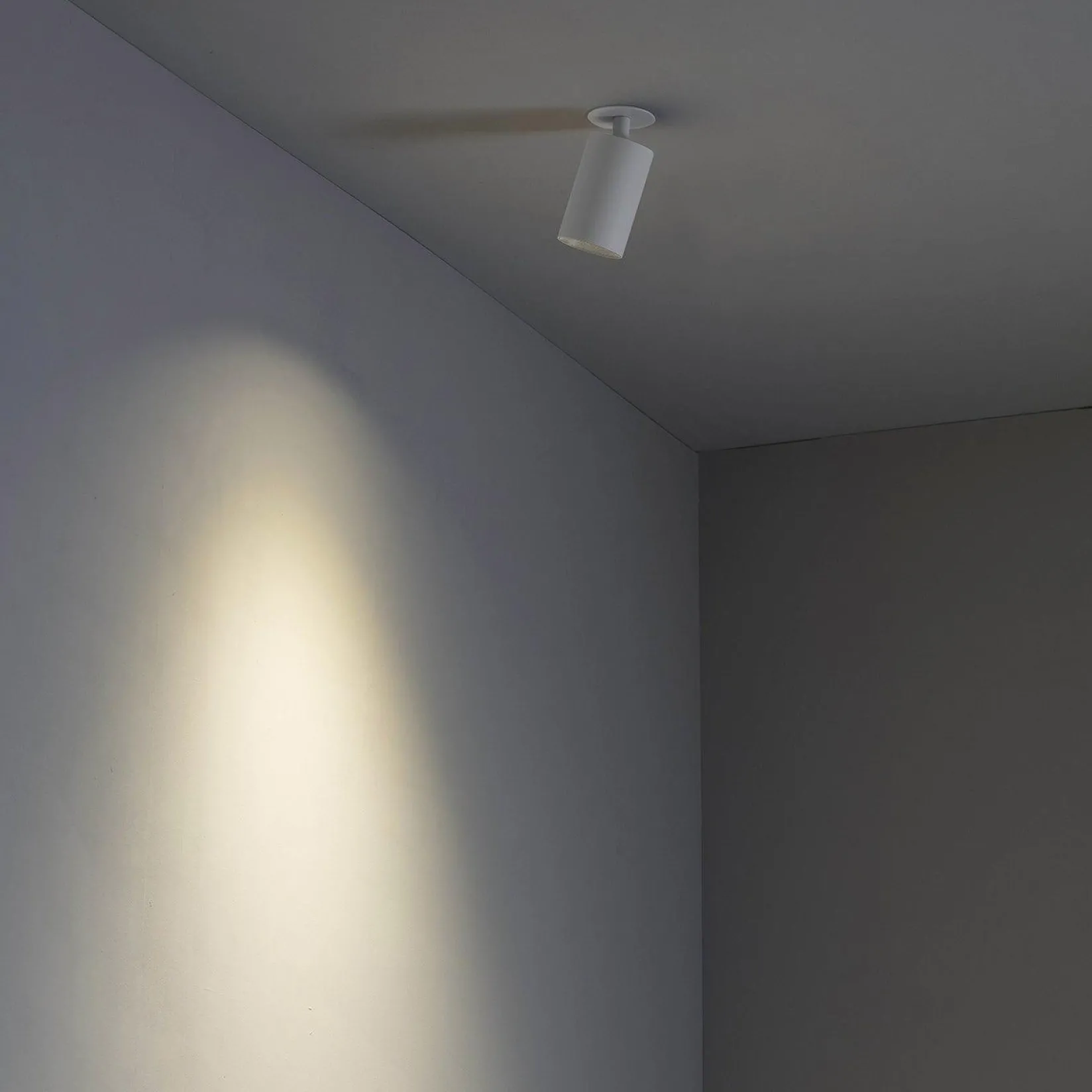 Stan recessed | white