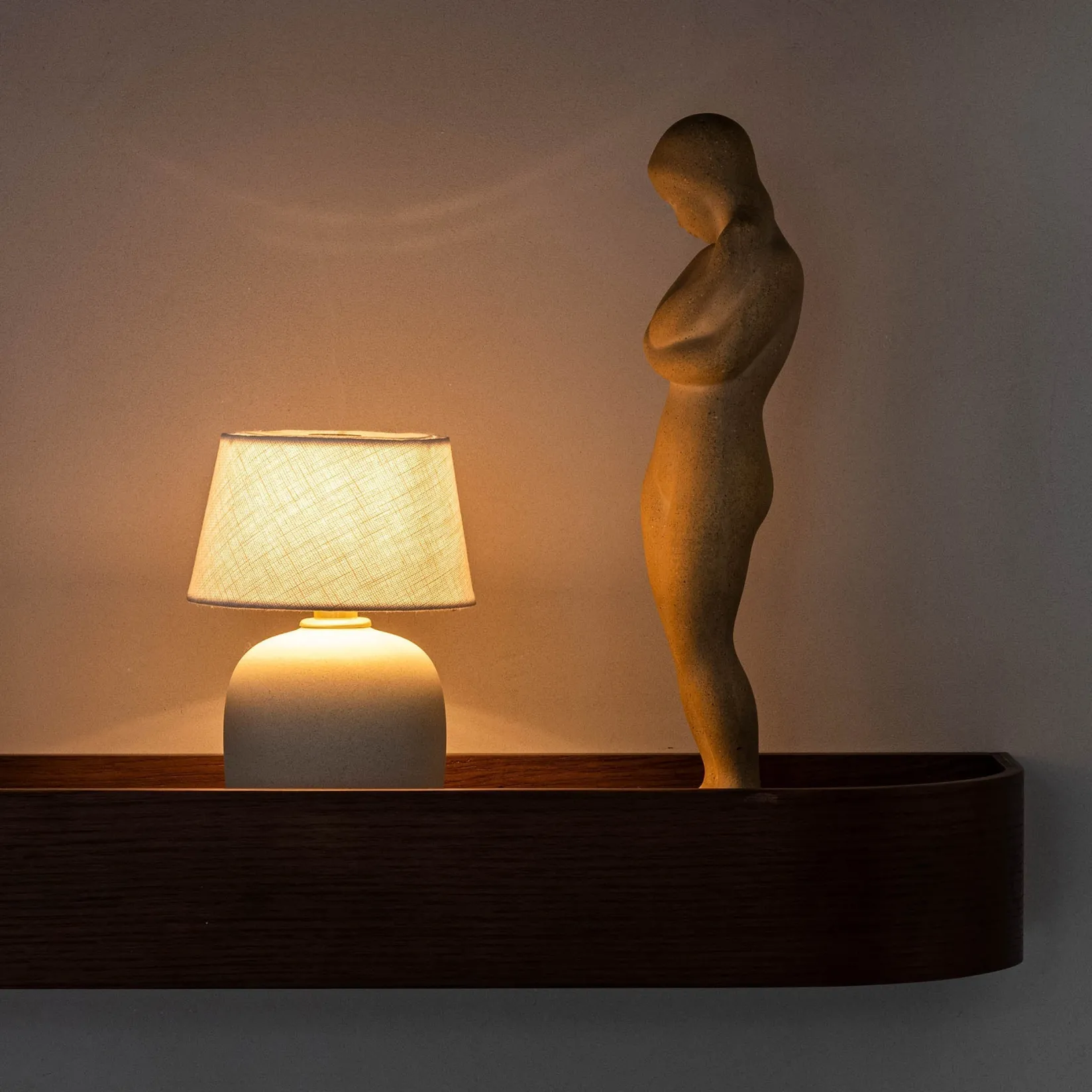 Torso portable table lamp | black