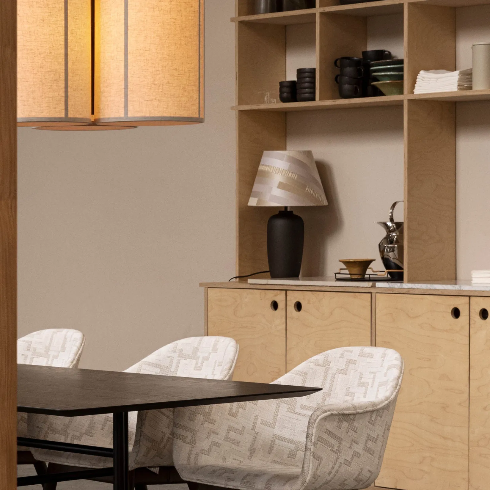 Torso portable table lamp | black