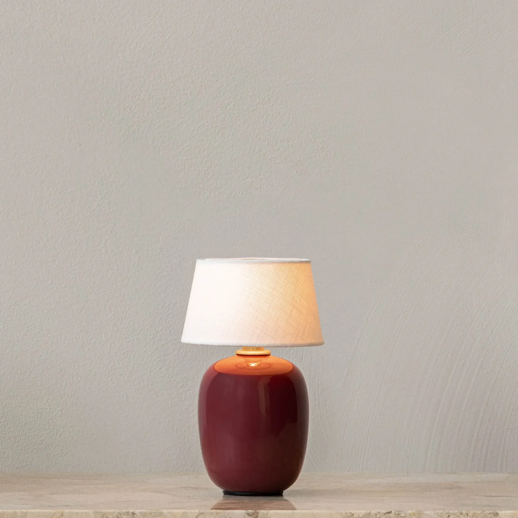 Torso portable table lamp | ruby