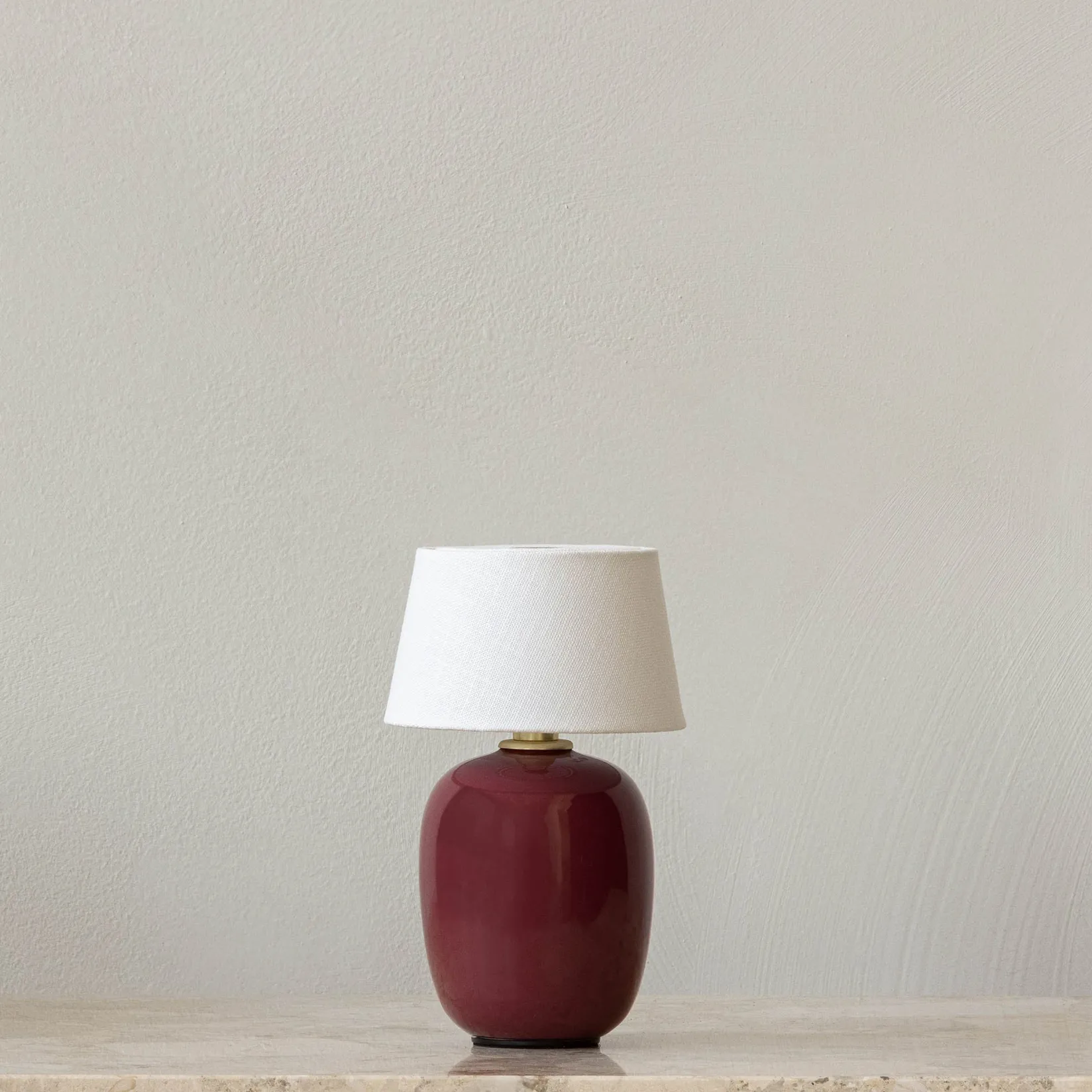 Torso portable table lamp | ruby