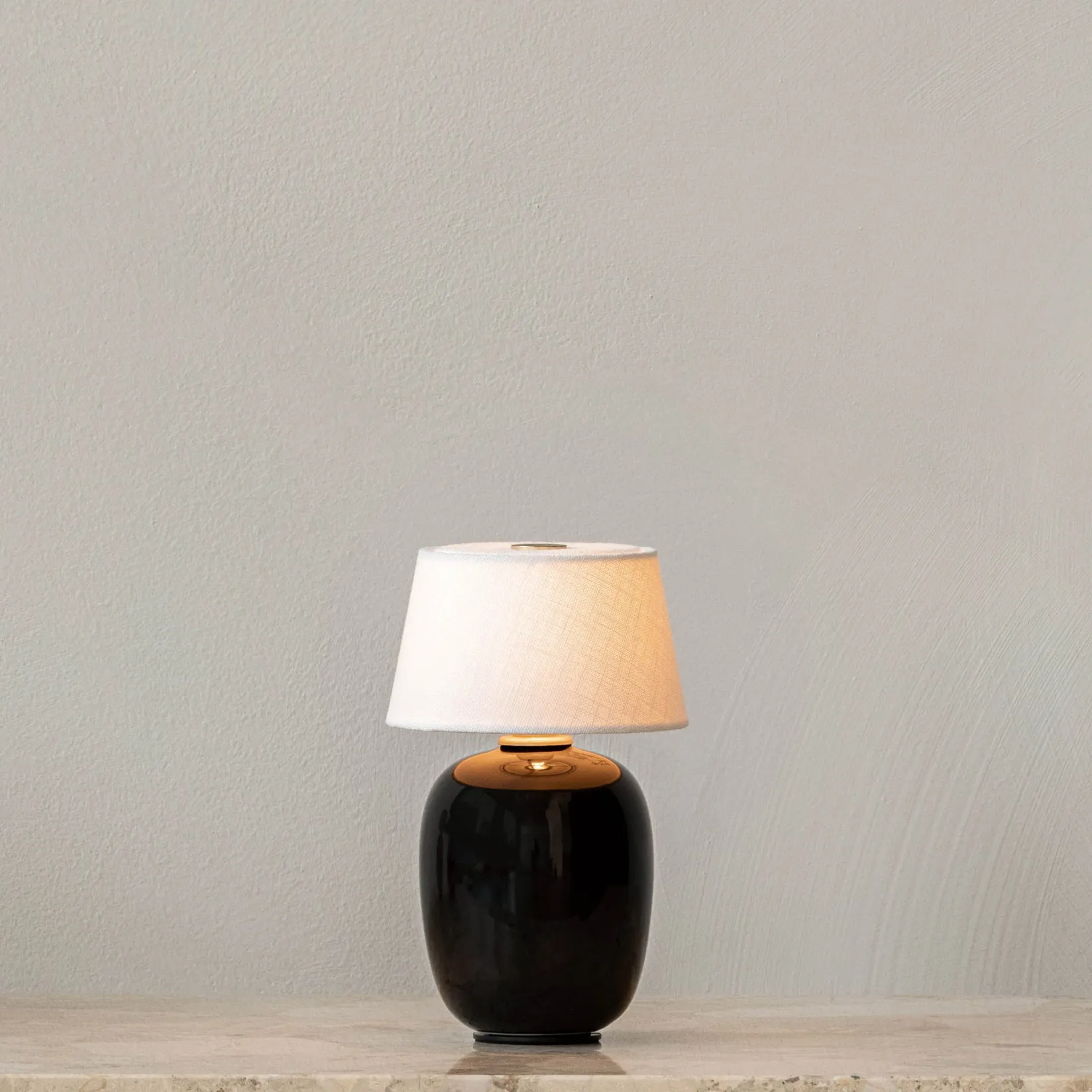 Torso portable table lamp | ruby