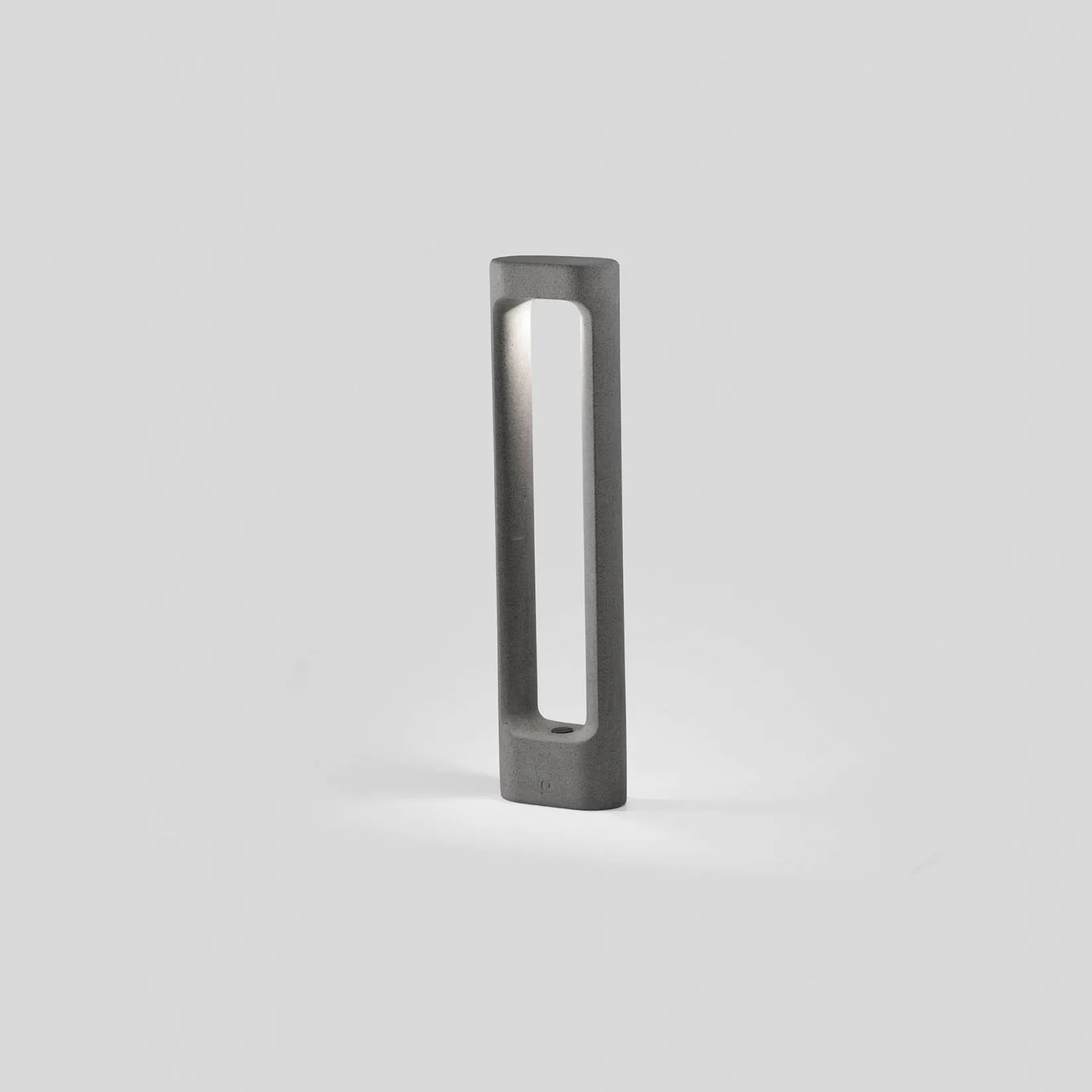 Totem 611 | grey concrete