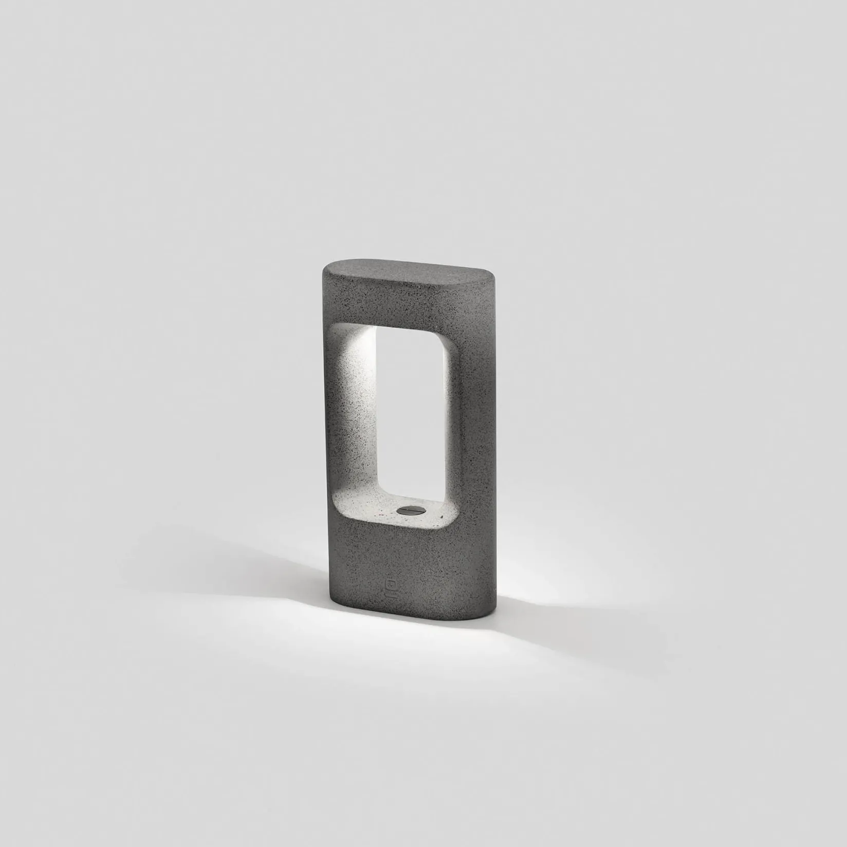 Totem 611 | grey concrete