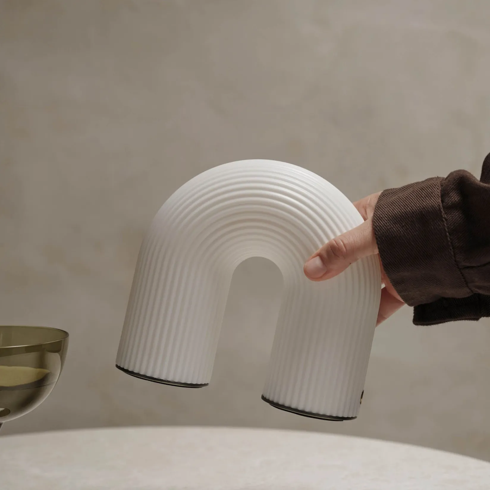 Vuelta portable lamp | white