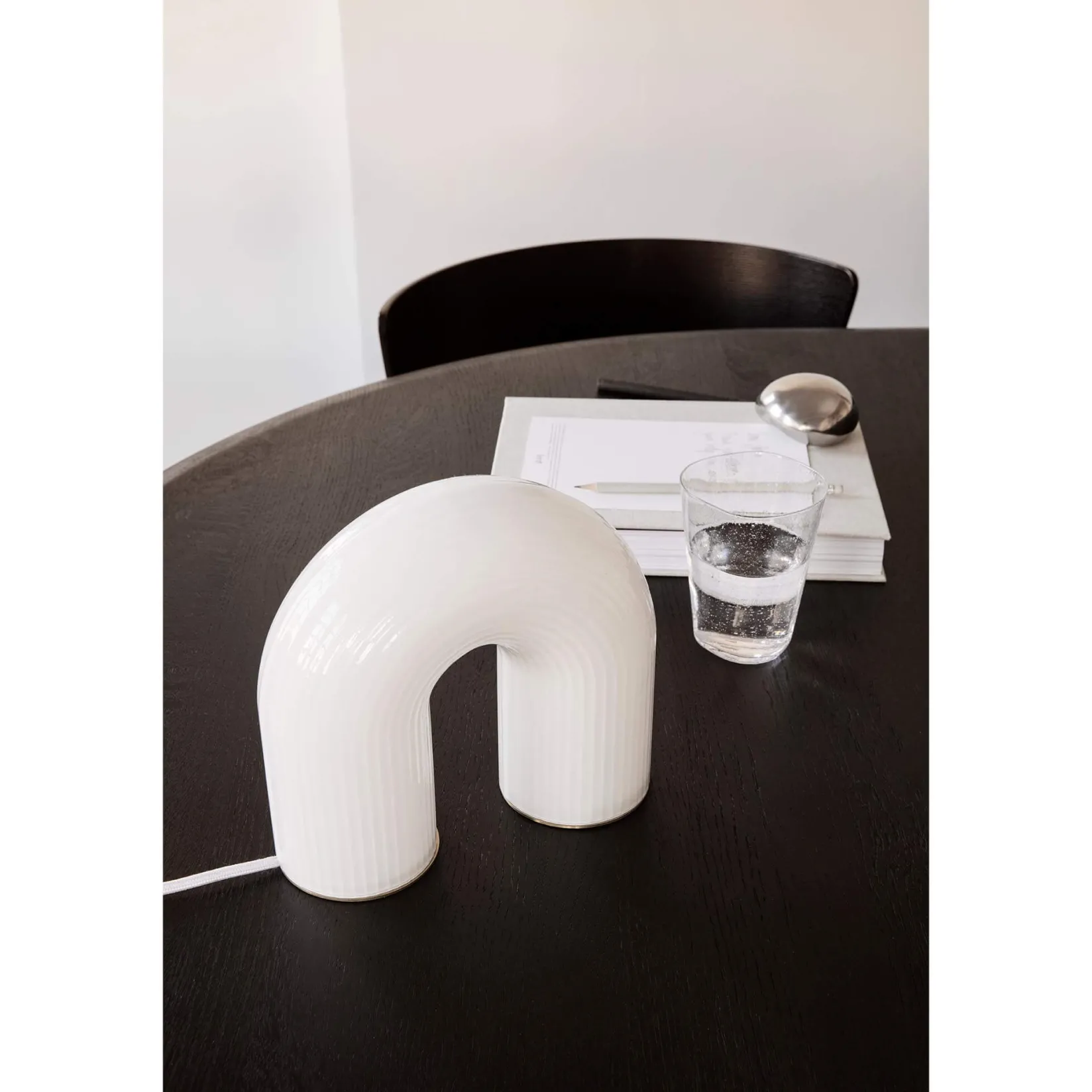 Vuelta table lamp | white